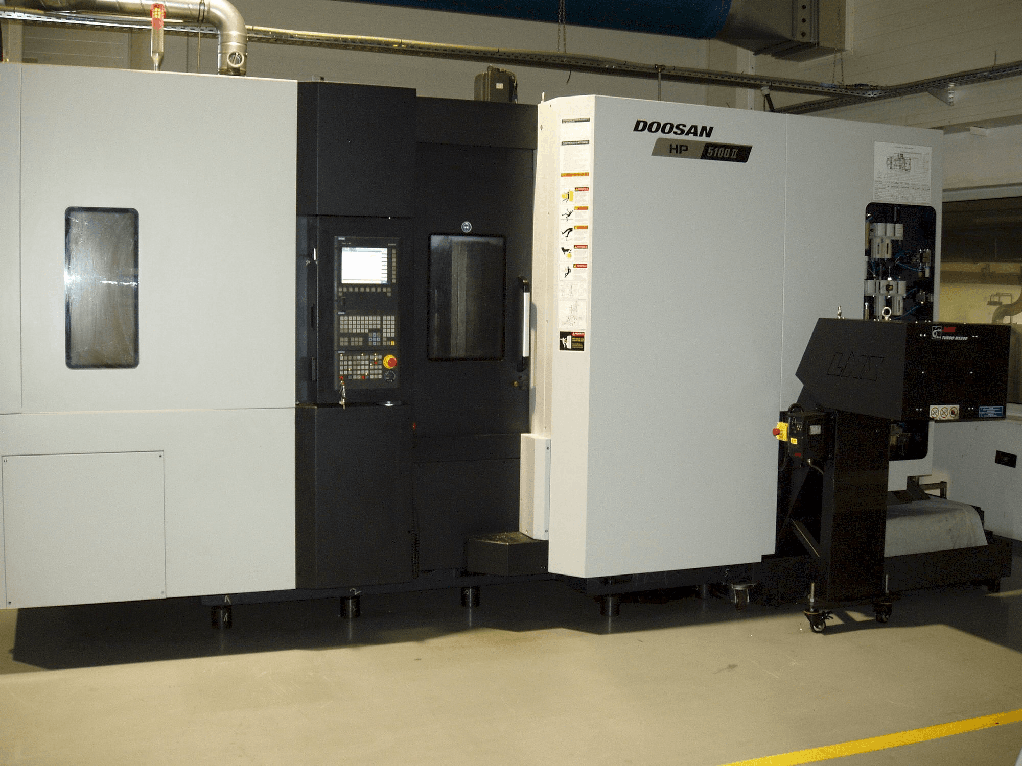 A Doosan HP 5100 II gép elölnézete
