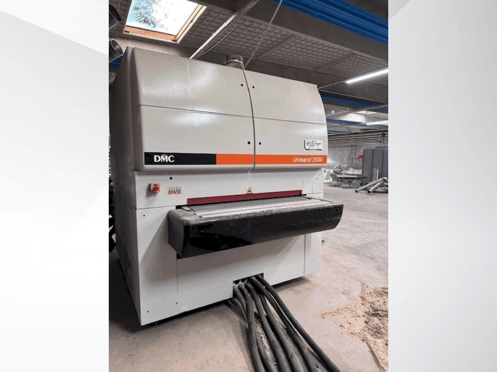 A DMC US 2000 M4 gép elölnézete