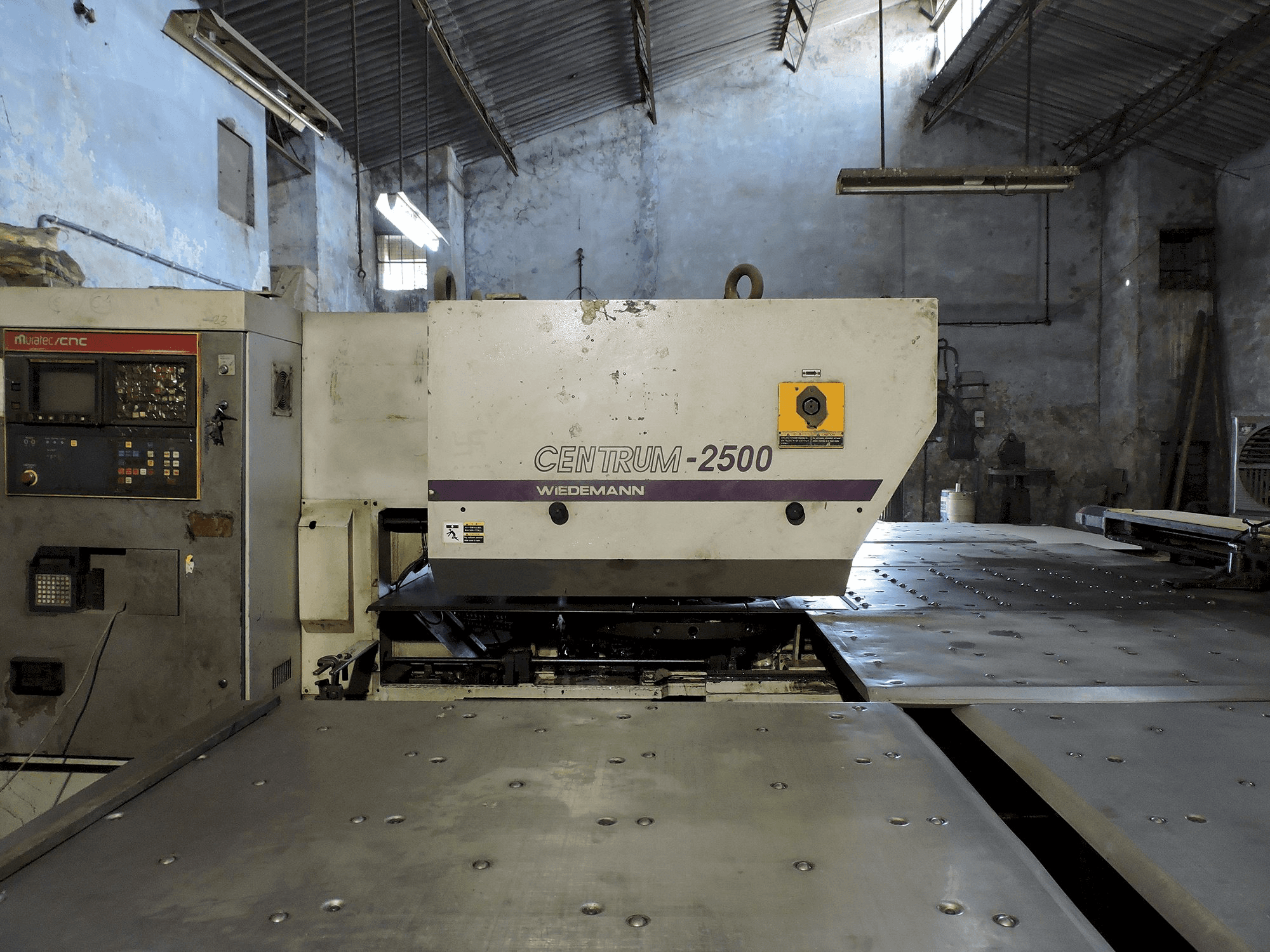 A Murata Wiedemann C-2500 gép oldalnézete