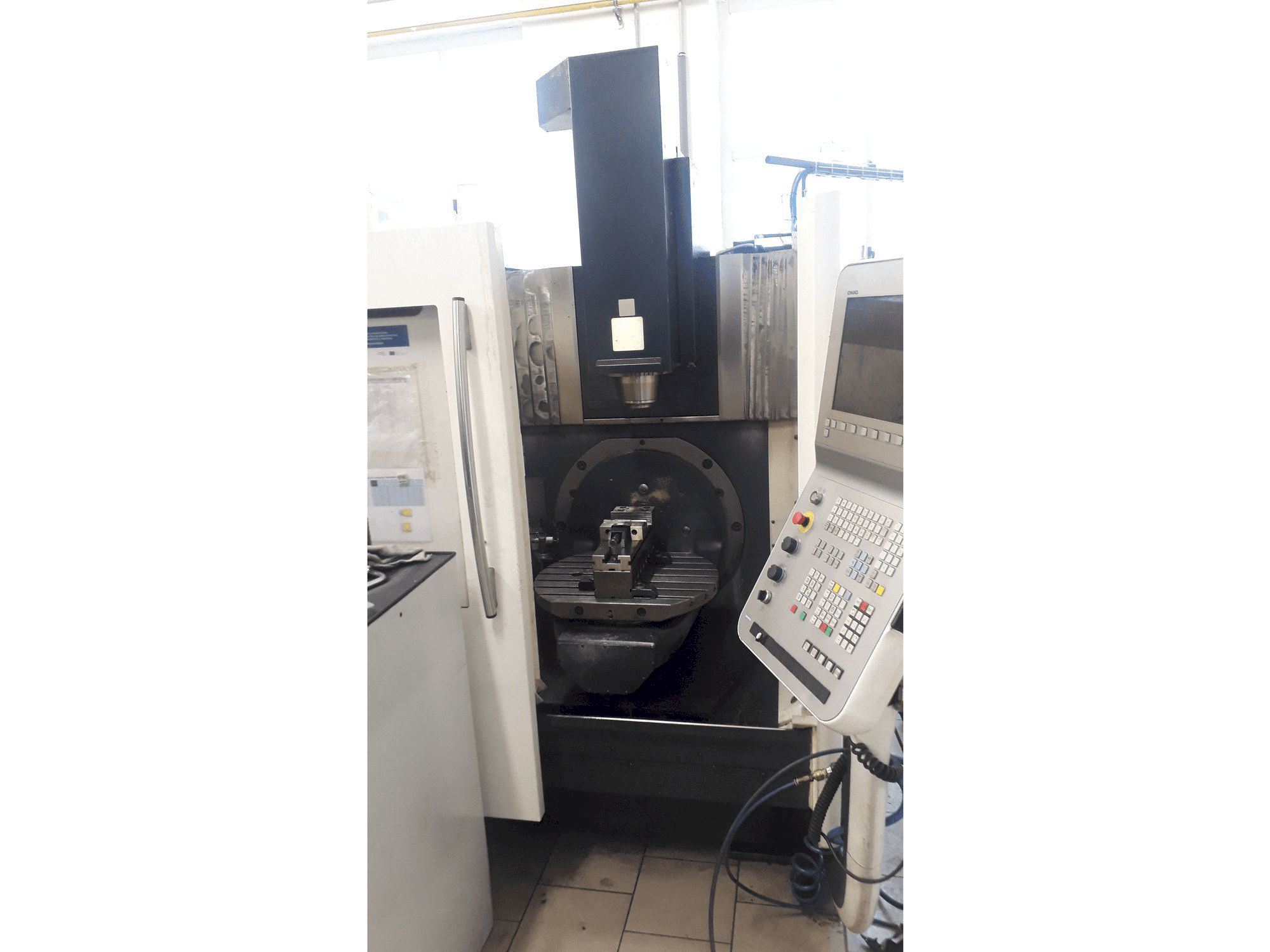 A DMG DMU 50 ECO gép elölnézete