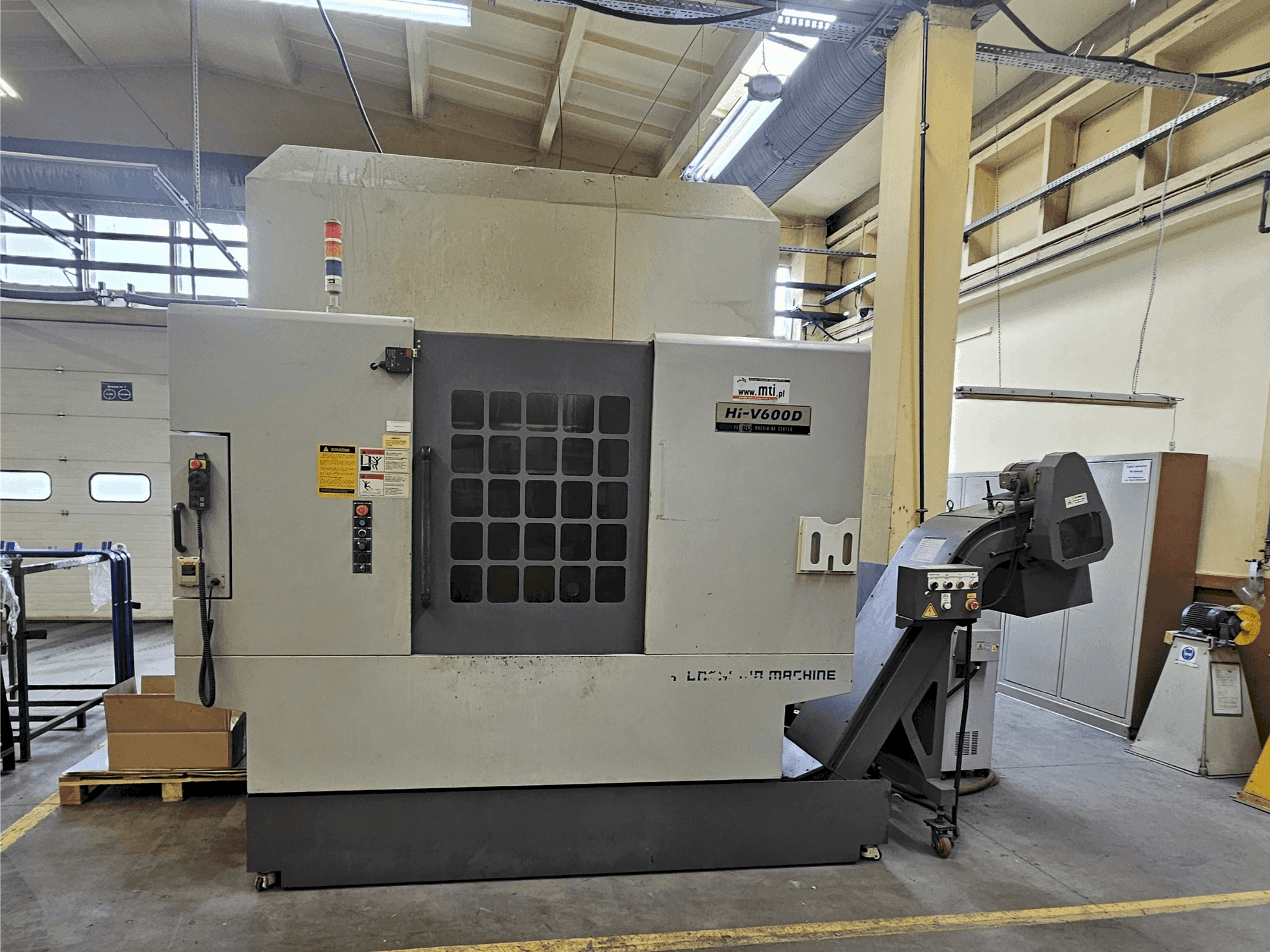 A HYUNDAI KIA Hi-V600D gép elölnézete