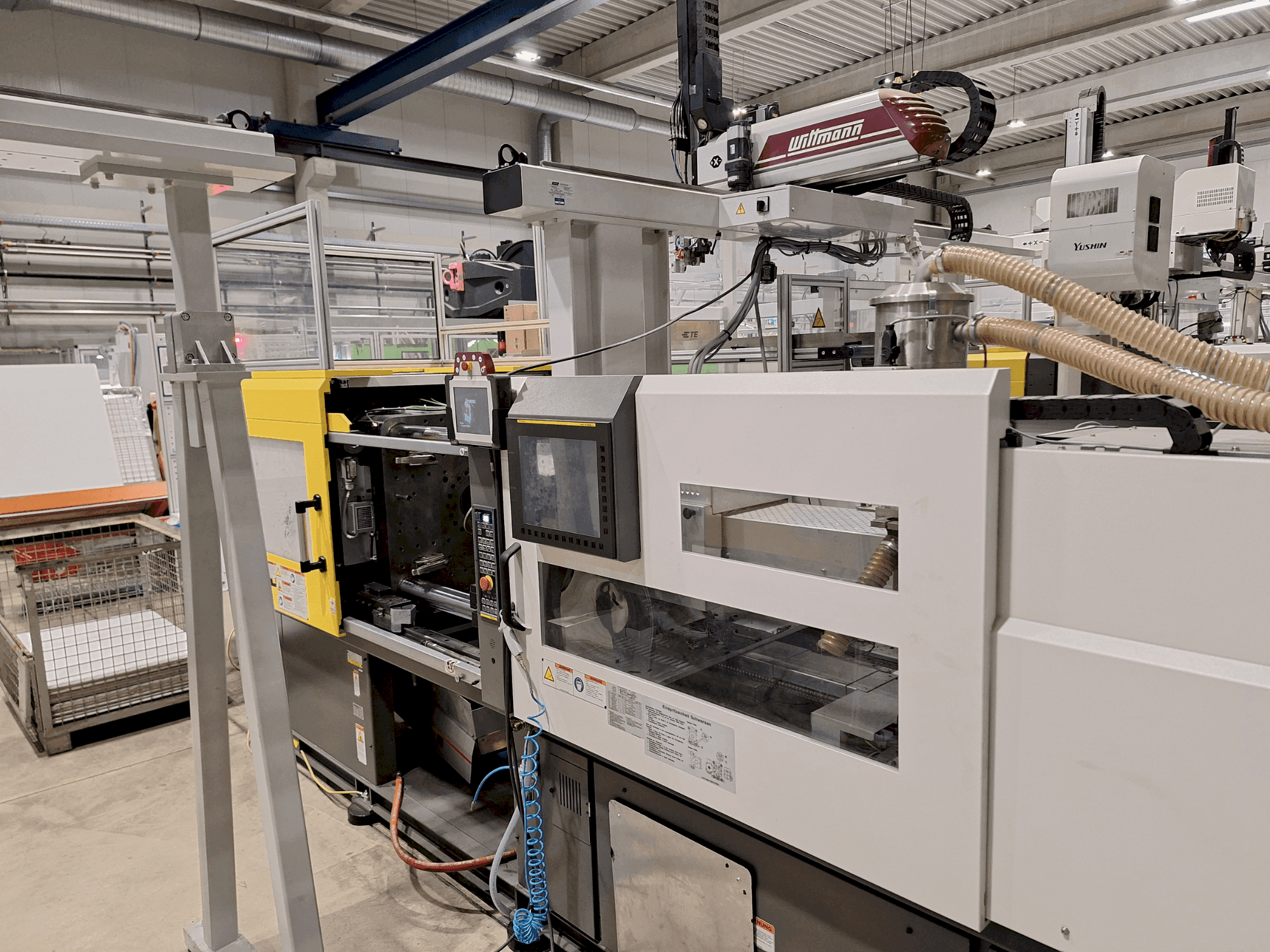 A FANUC ROBOSHOT S150iA (2021) gép elölnézete