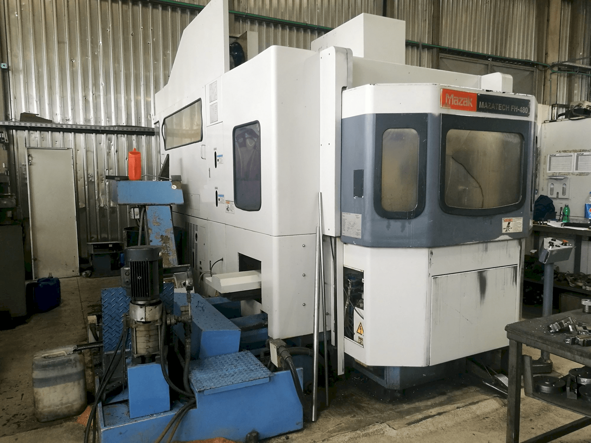 A Mazak FH-480 gép oldalnézete