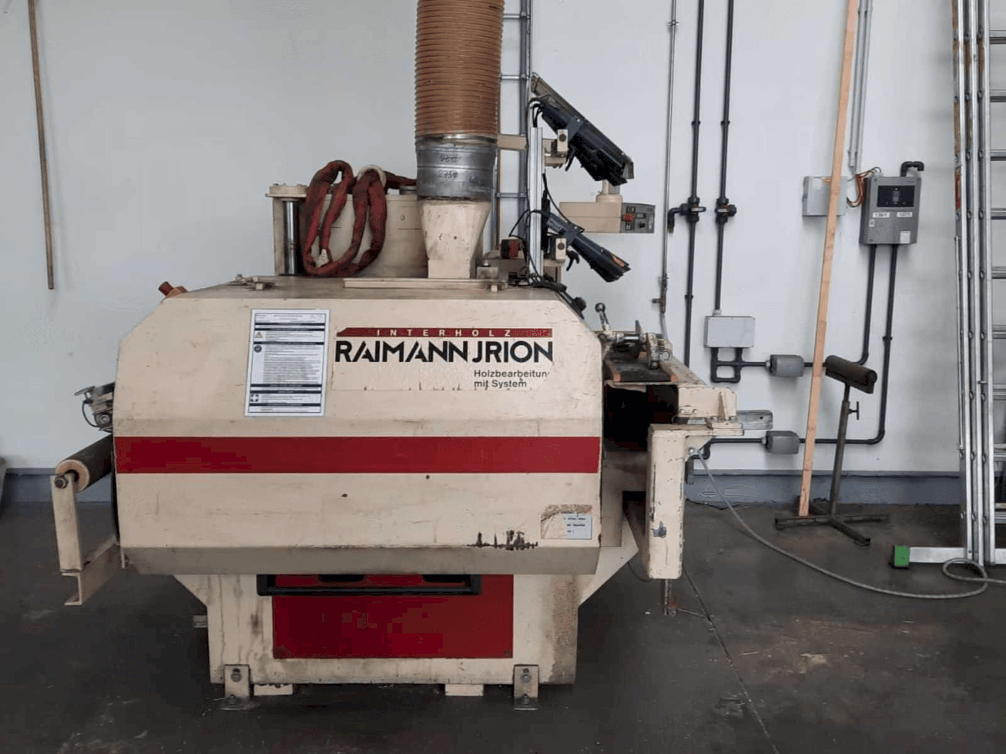 A RAIMANN KS 310 gép elölnézete