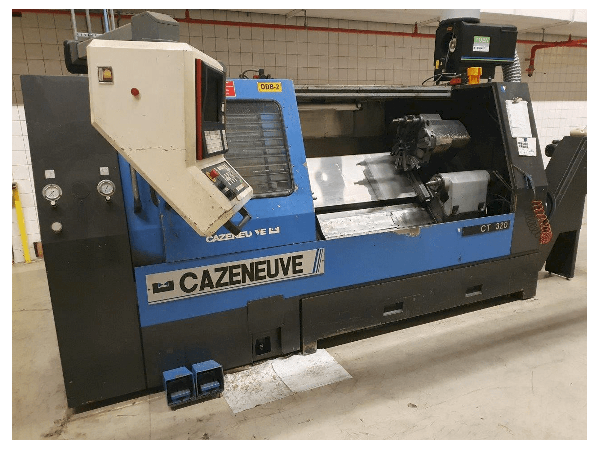 A CAZENEUVE CT320 gép elölnézete