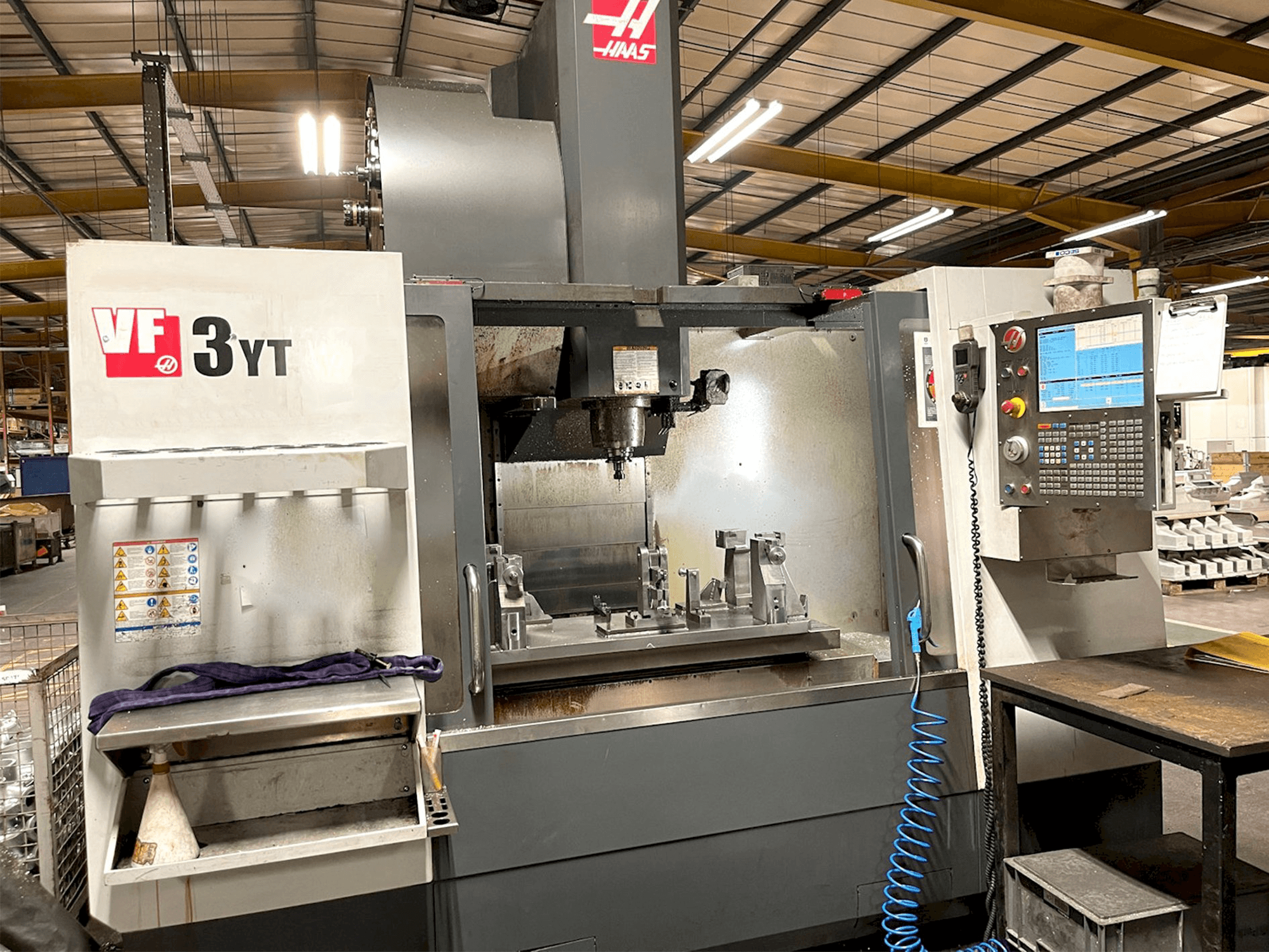 A HAAS VF-3YT/50 gép elölnézete
