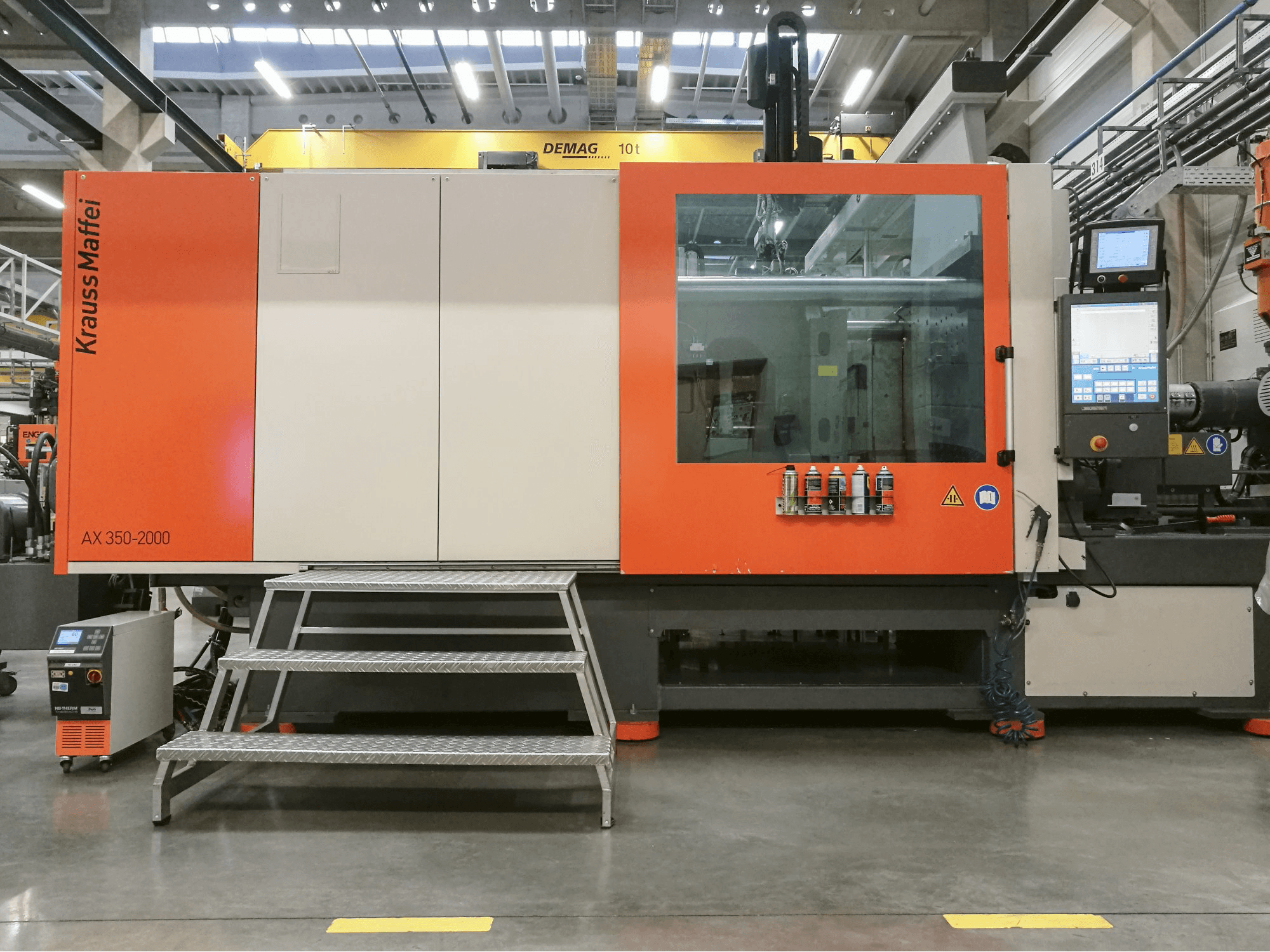 A Krauss Maffei 350-2000 AX gép elölnézete