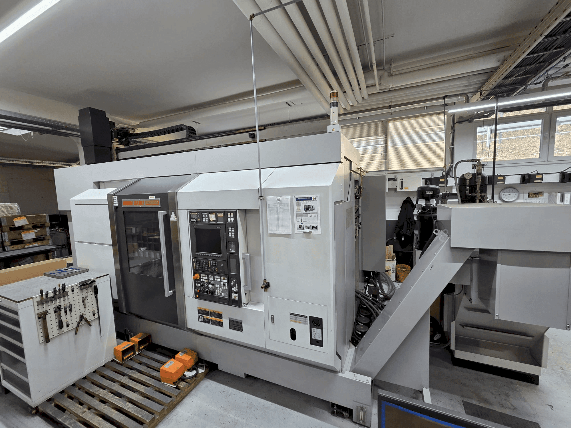 A DMG Seiki NZ2000 gép elölnézete