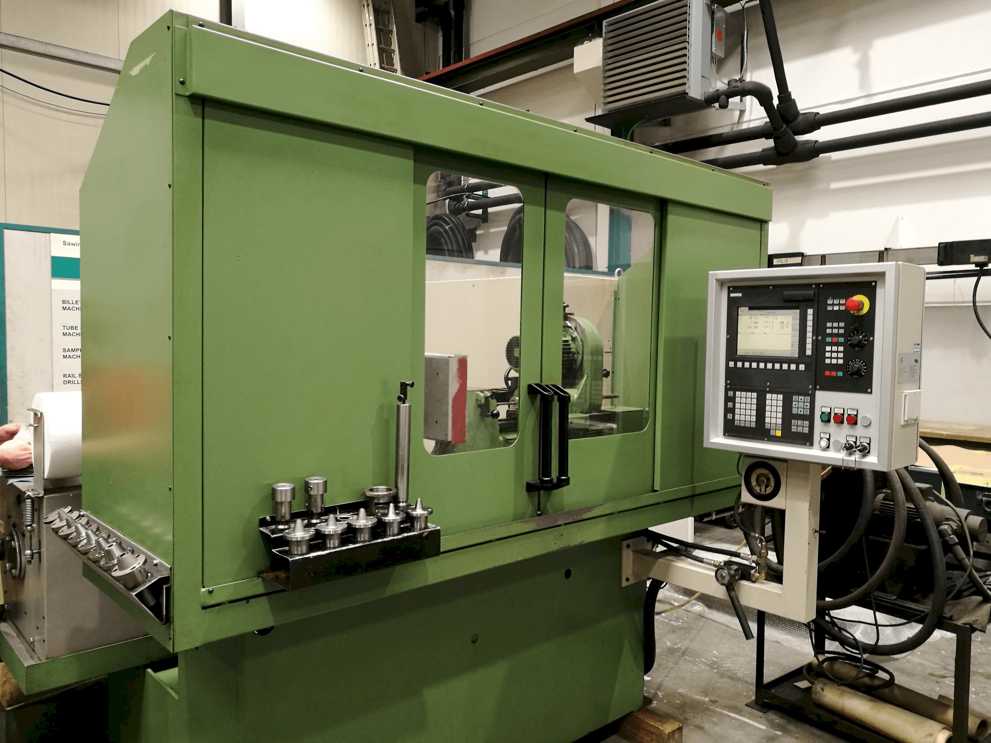 A TTB M10 400 NC gép elölnézete