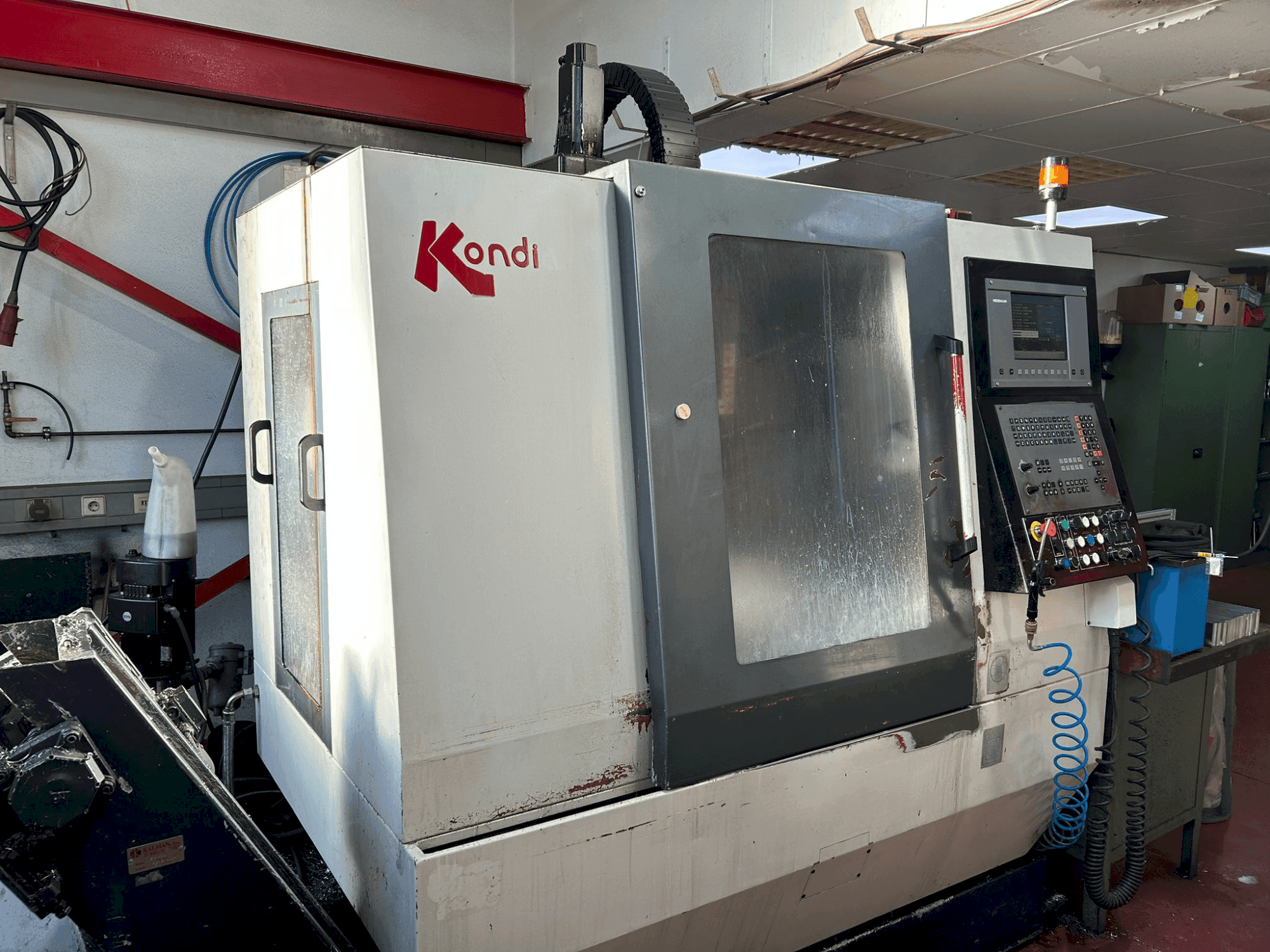 A KONDIA B-640 gép elölnézete