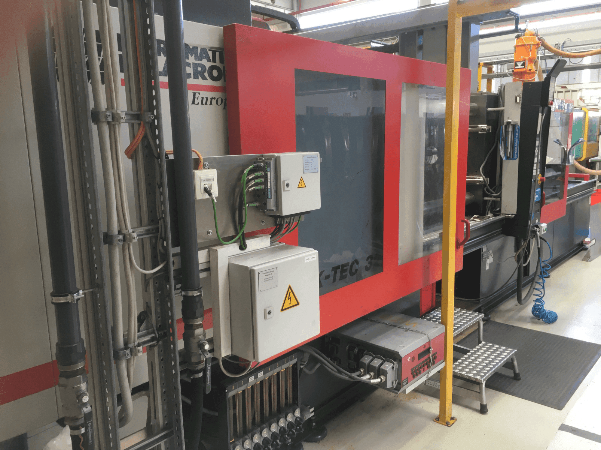 A FERROMATIK K-TEC 320 S gép elölnézete