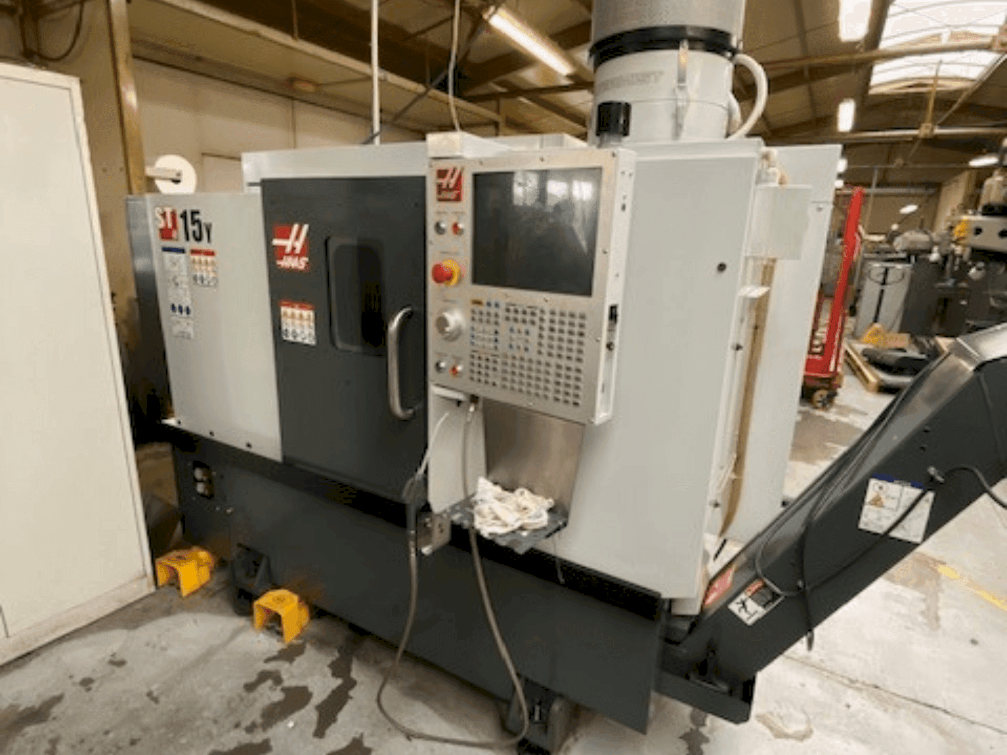 A HAAS ST-15Y gép elölnézete