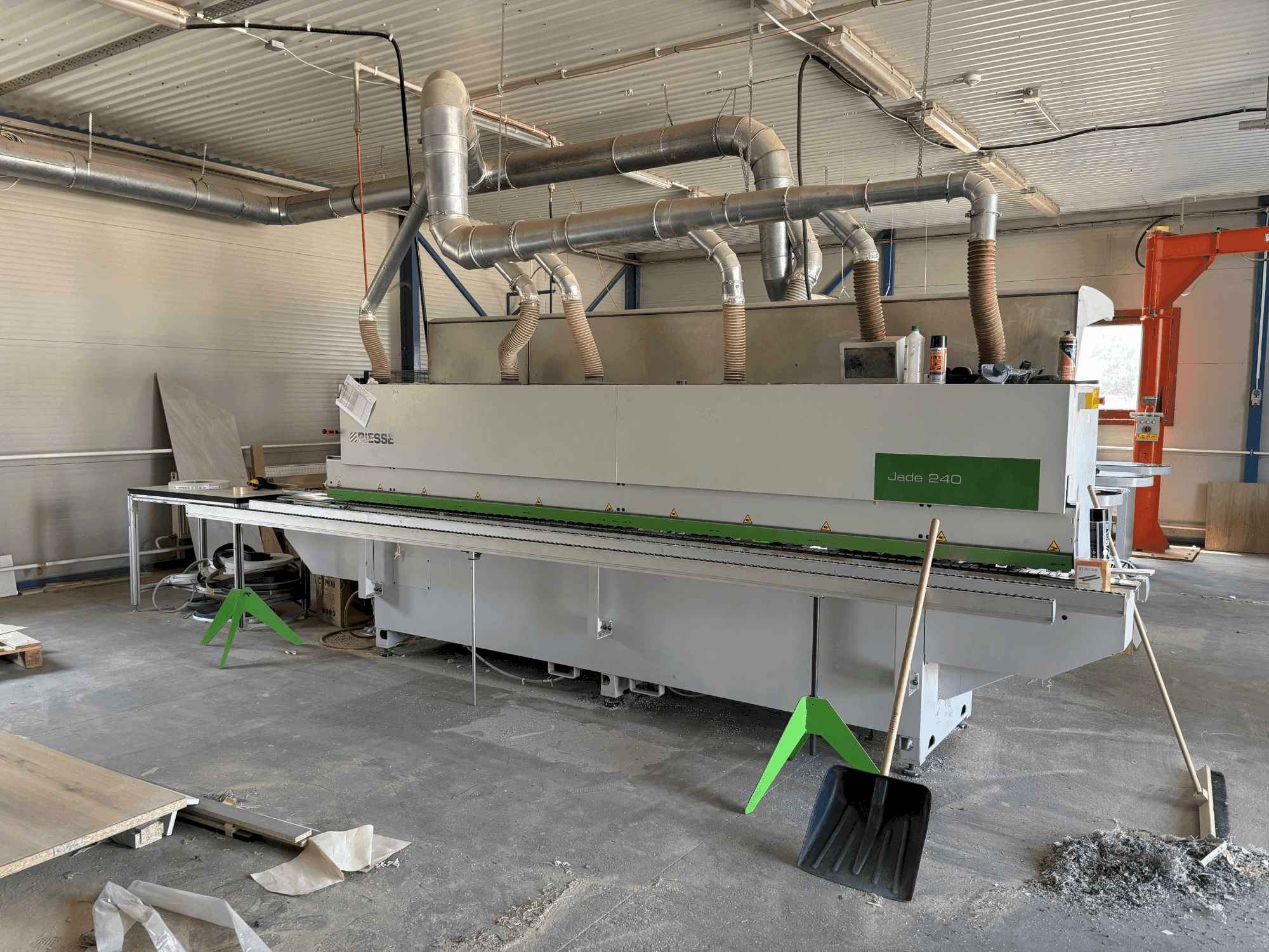 A BIESSE Jade 240 gép elölnézete