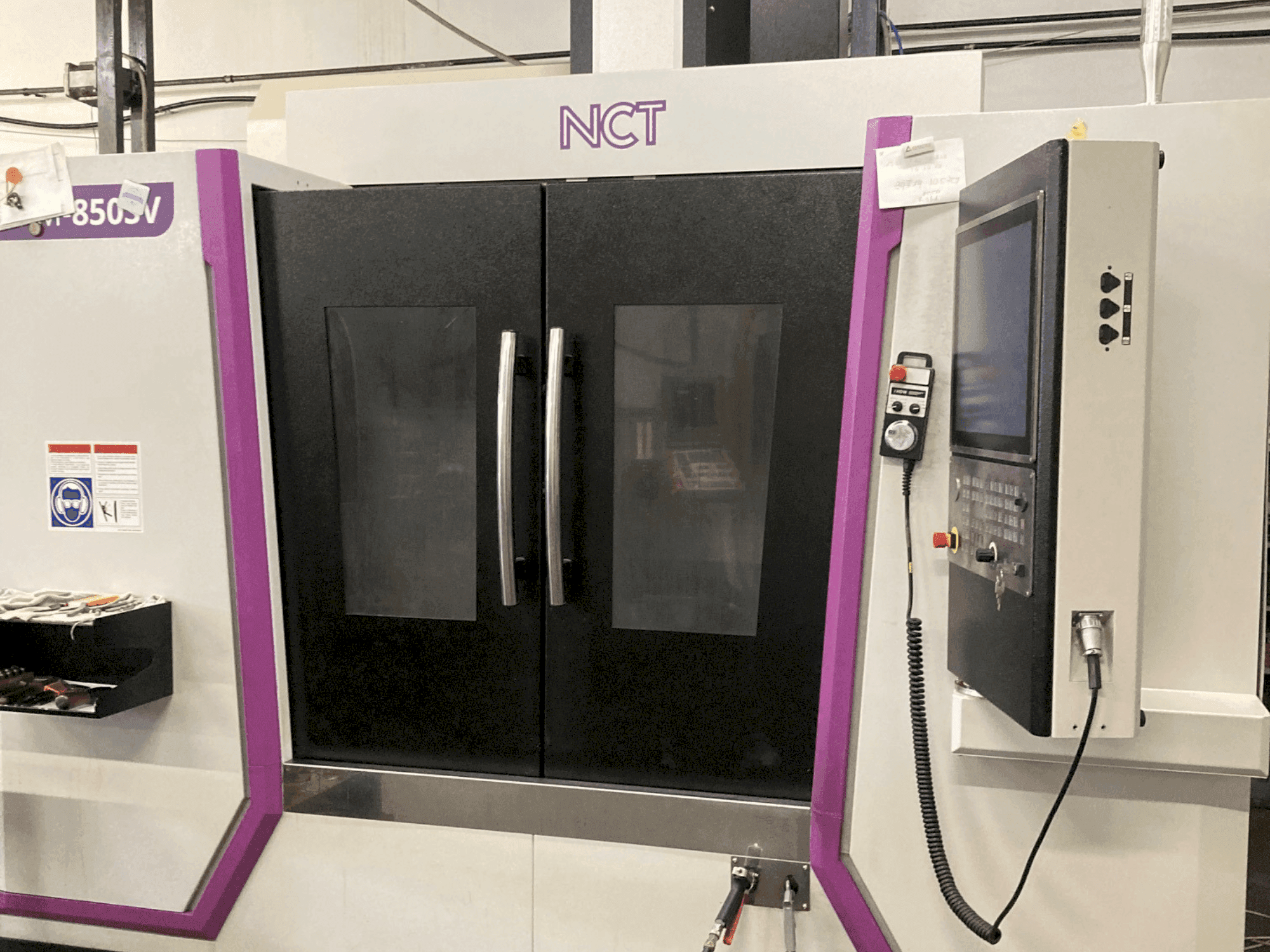 A NCT MM-850SV gép elölnézete