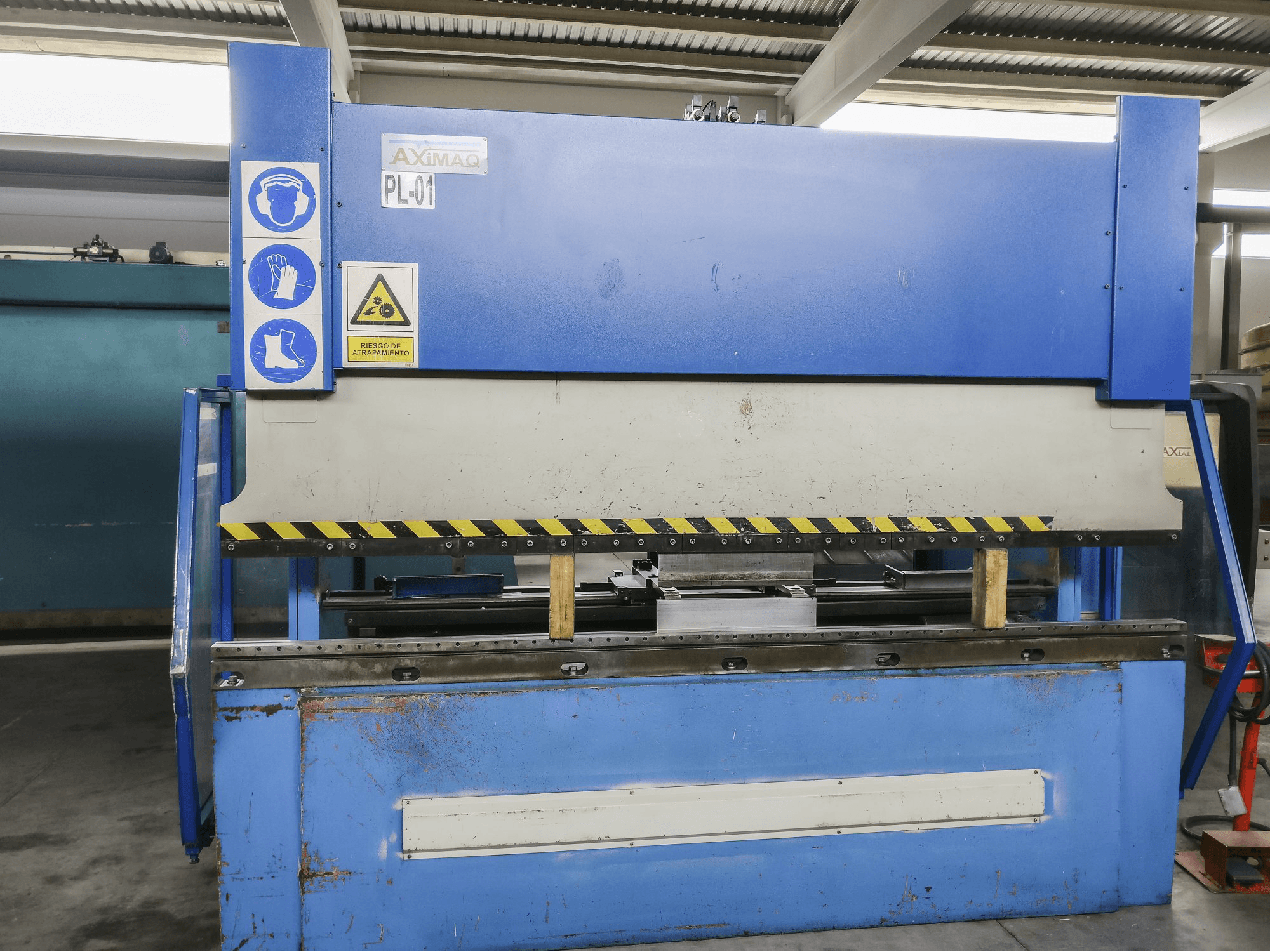 A Axial PHSB 123 gép elölnézete