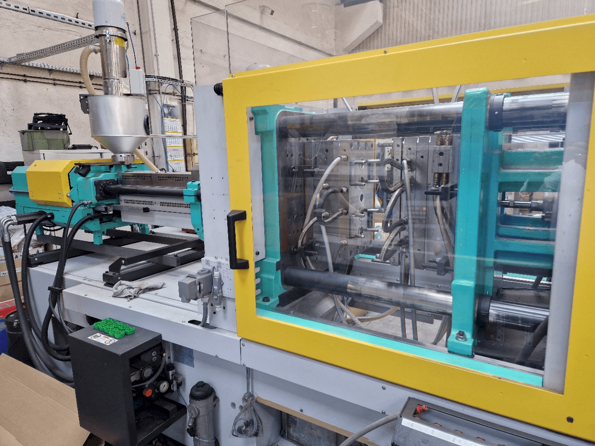 A Arburg ALLROUNDER 570 C 2000-800 GOLDEN EDITION gép elölnézete