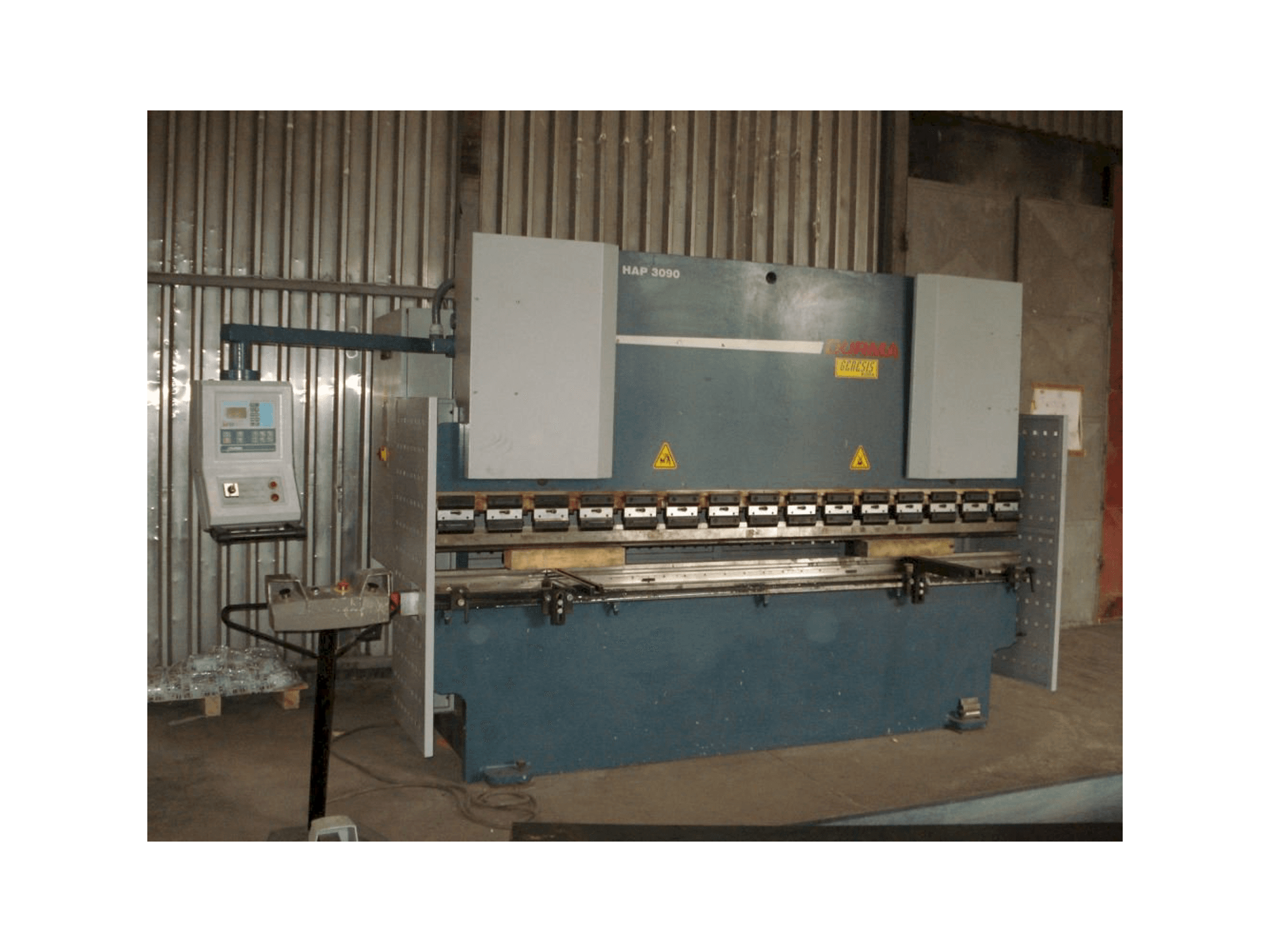 A Durma HAP 3090 gép elölnézete