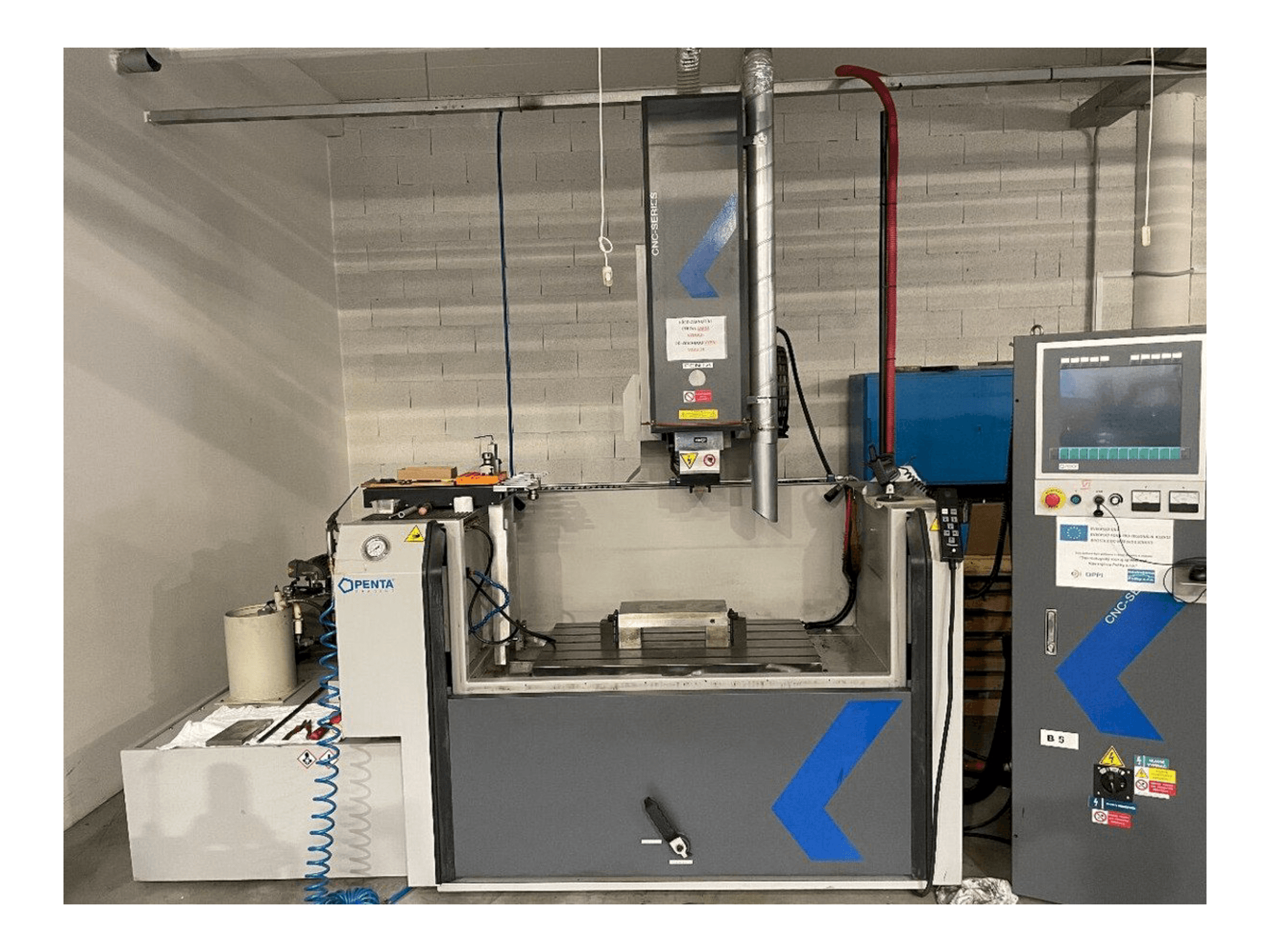 A PENTA 650G CNC gép elölnézete