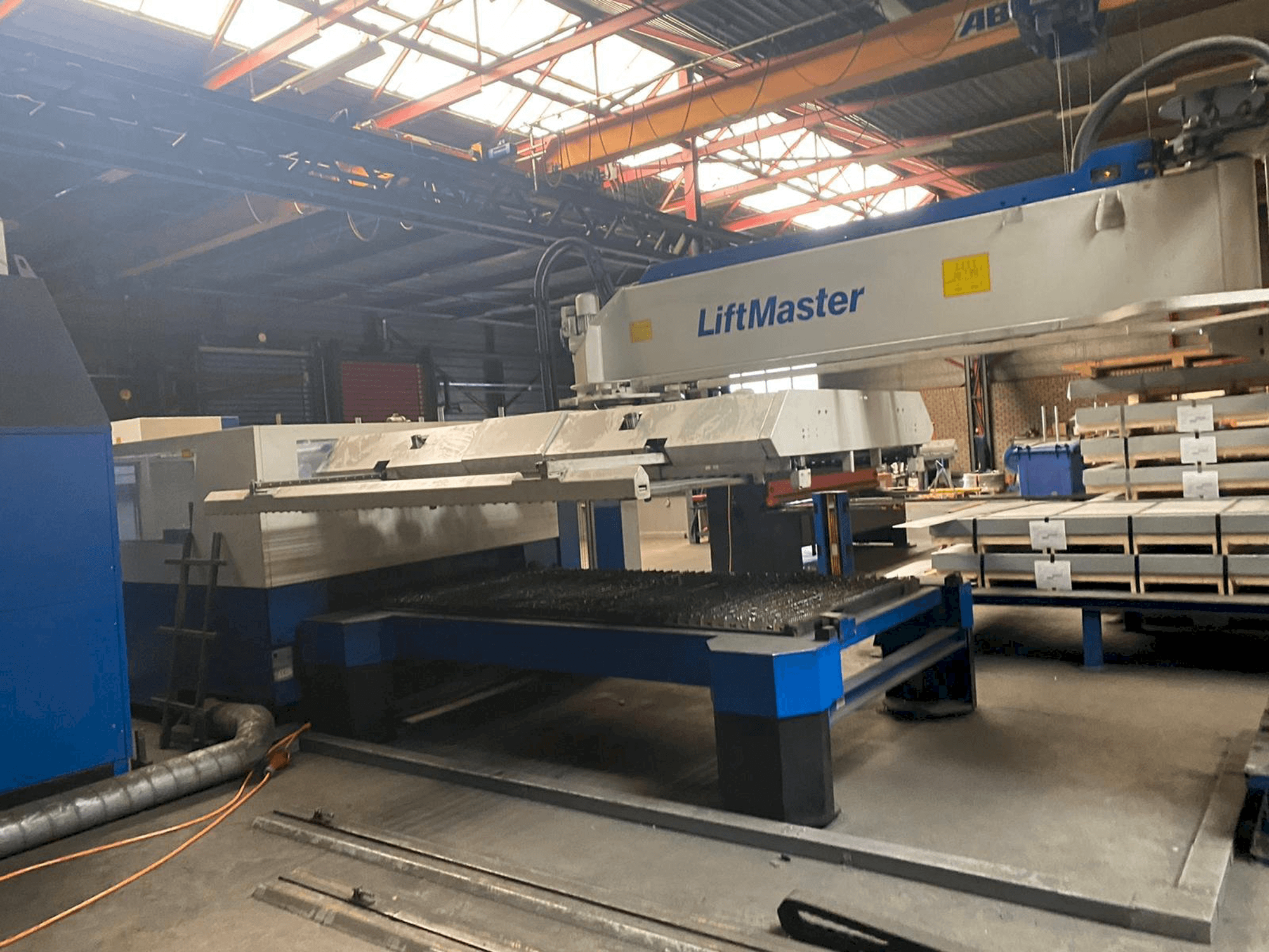A Trumpf Trumatic L3050 gép elölnézete
