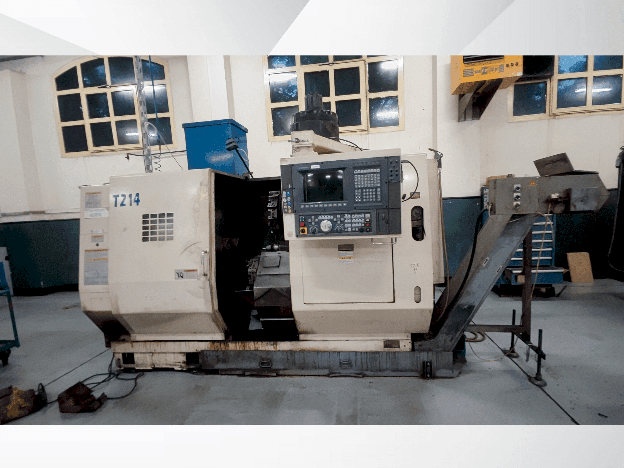 A Okuma LU 15 gép elölnézete