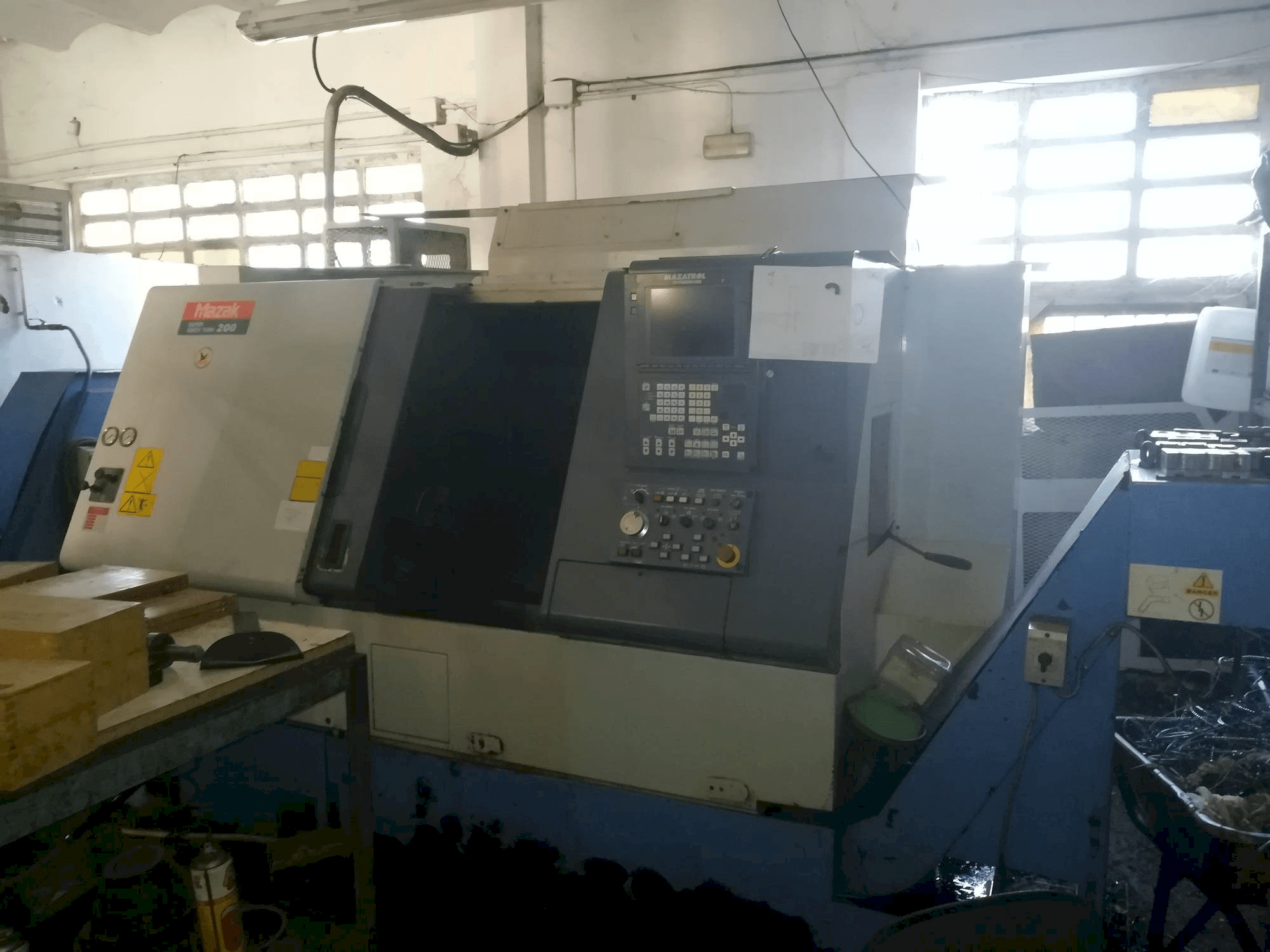 A Mazak Super Quick Turn 200 gép elölnézete