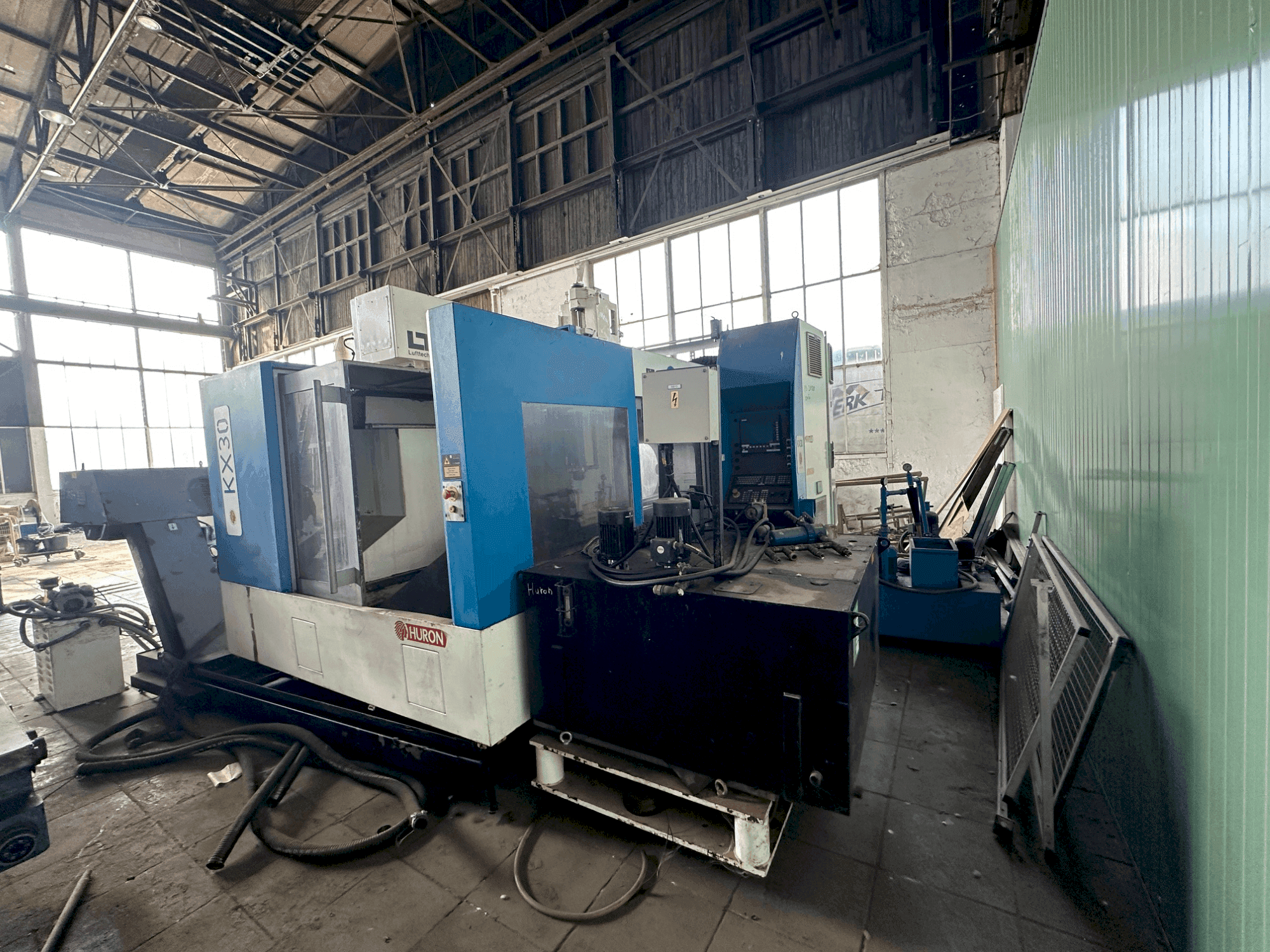 A Huron KX30 gép elölnézete