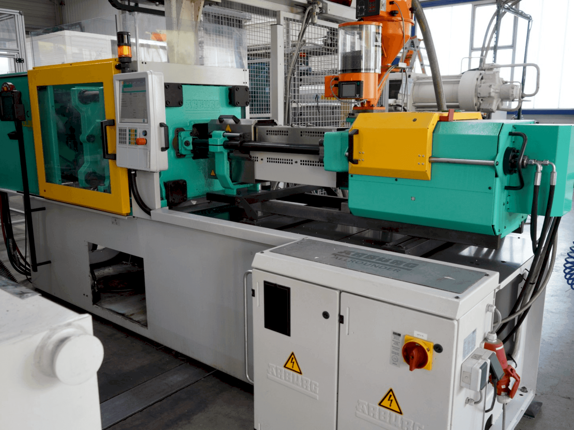 A Arburg 470C 1500-400 gép elölnézete