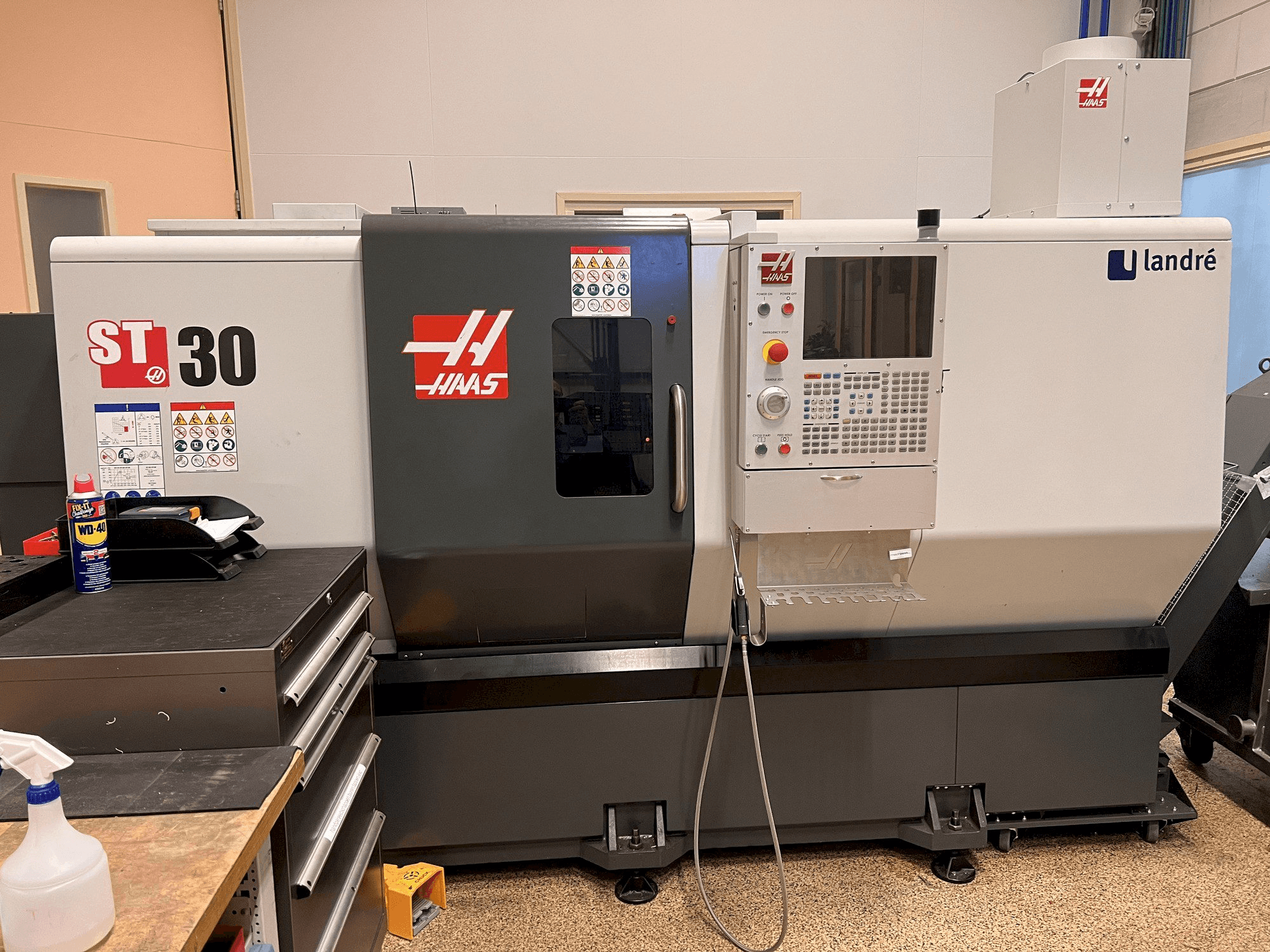 A HAAS ST30 gép elölnézete