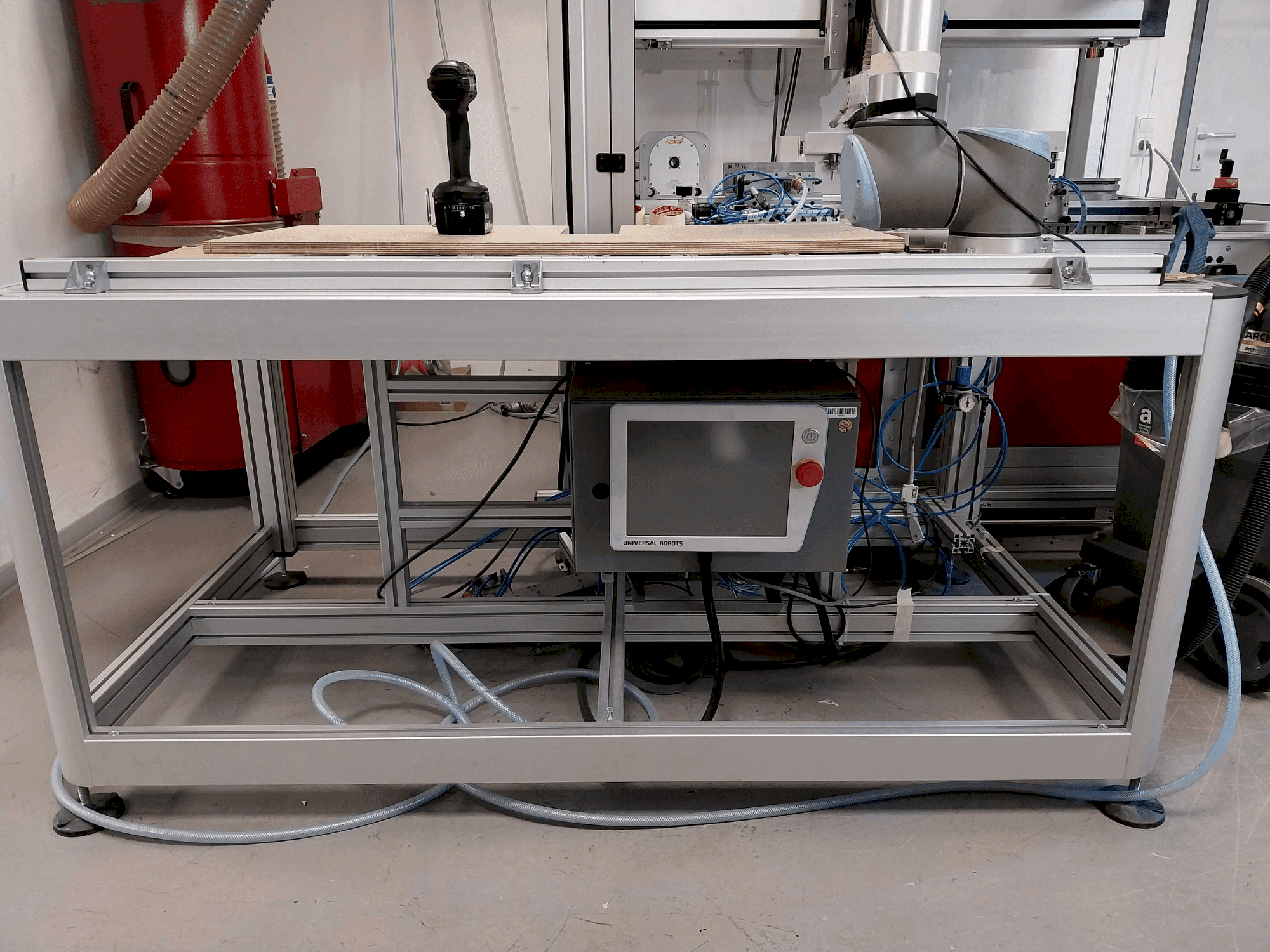 A Universal Robots UR10 CB gép elölnézete