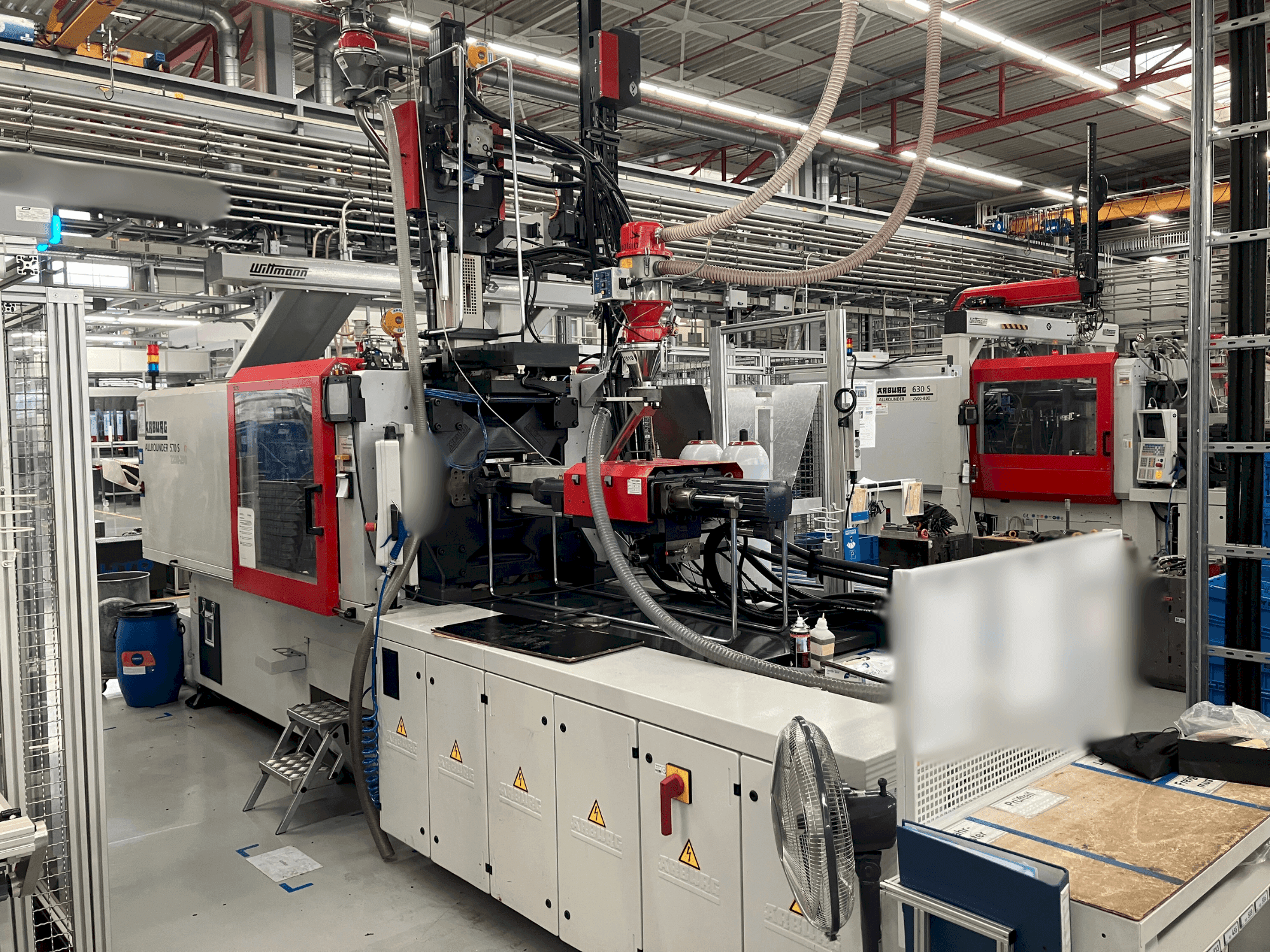 A Arburg Allrounder 570 S 2200-290 / 170 gép elölnézete