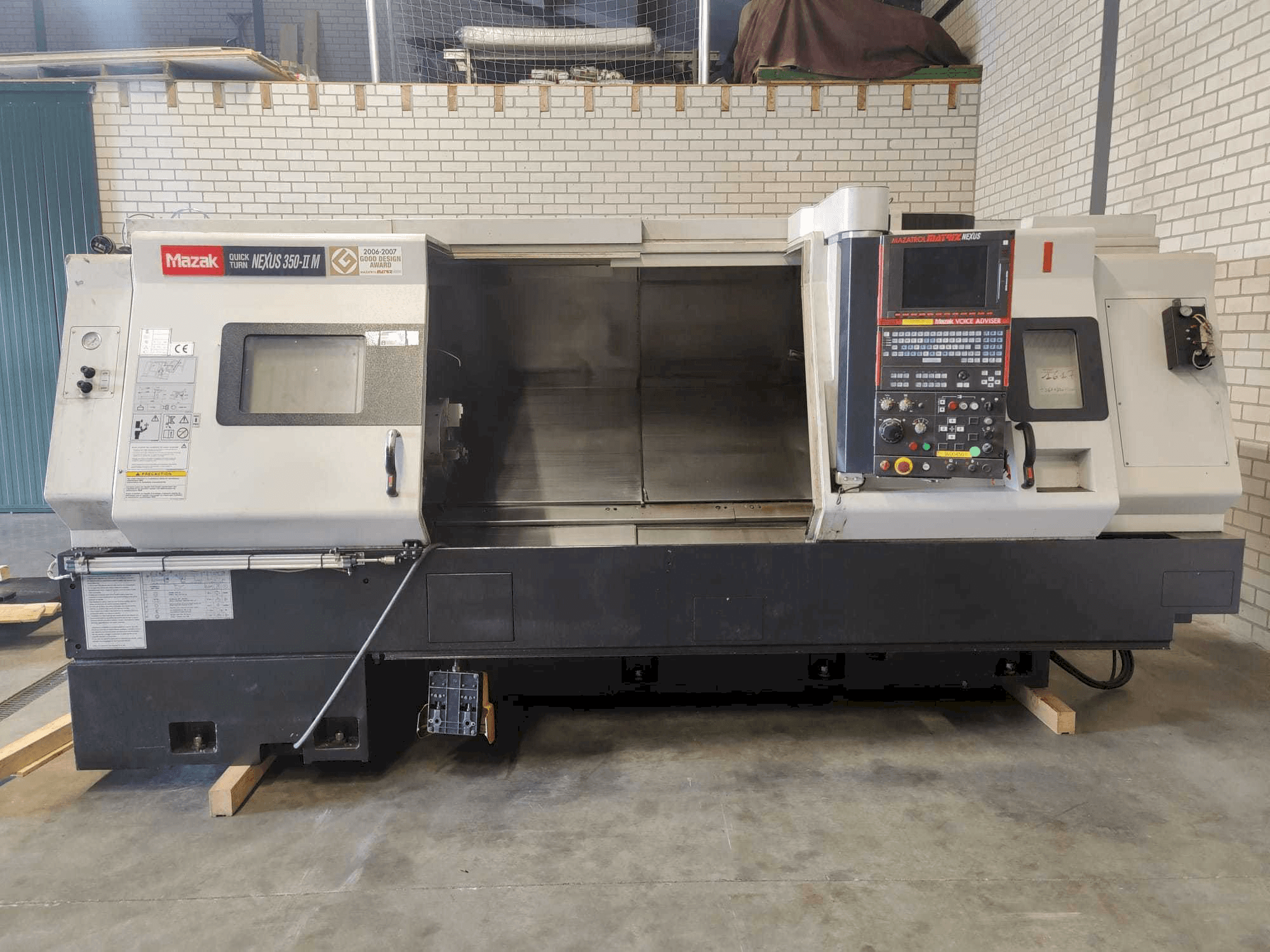 A Mazak Quick Turn Nexus 350-II M gép elölnézete