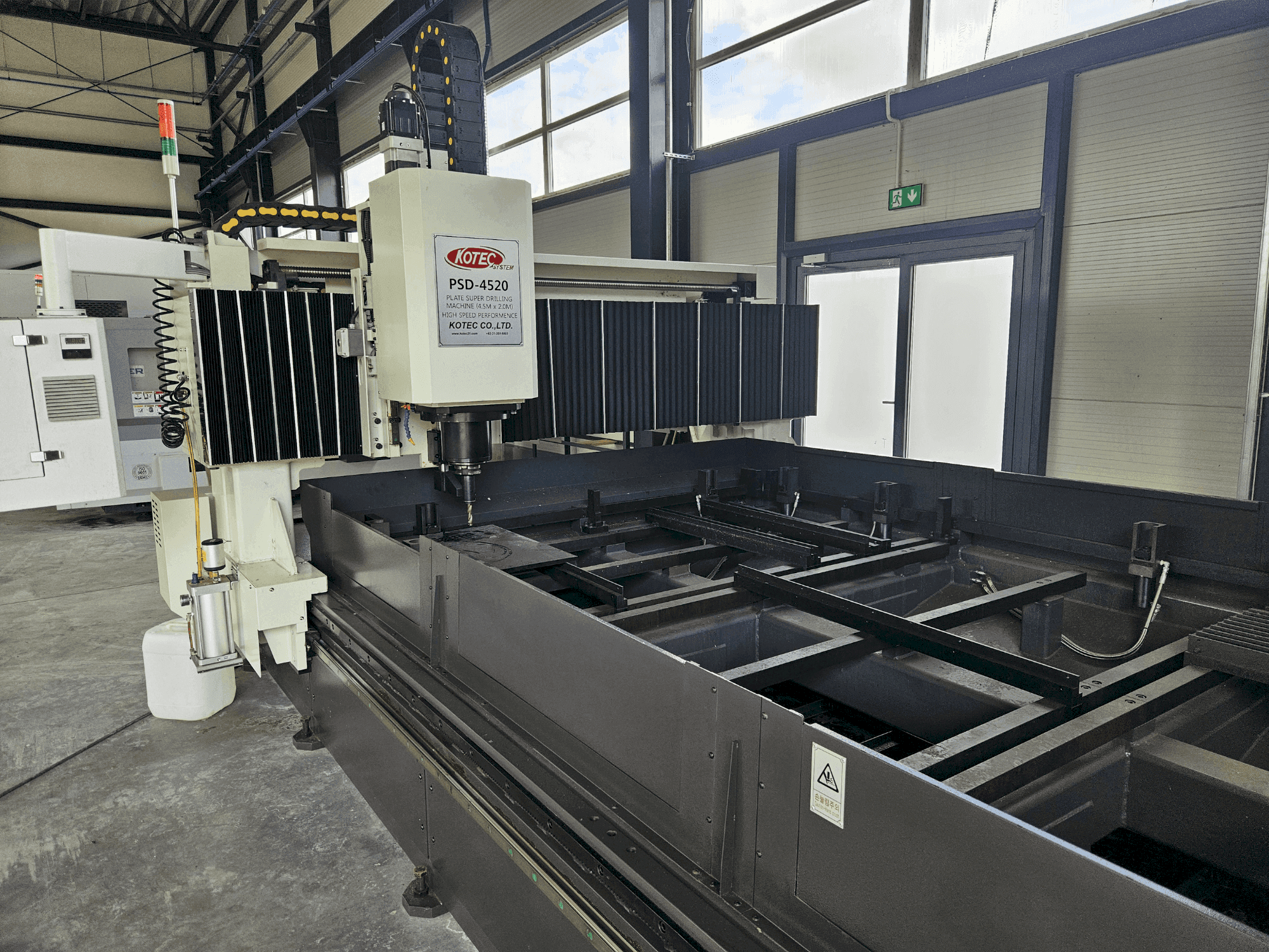 A KOTEC PSD-4520 gép elölnézete