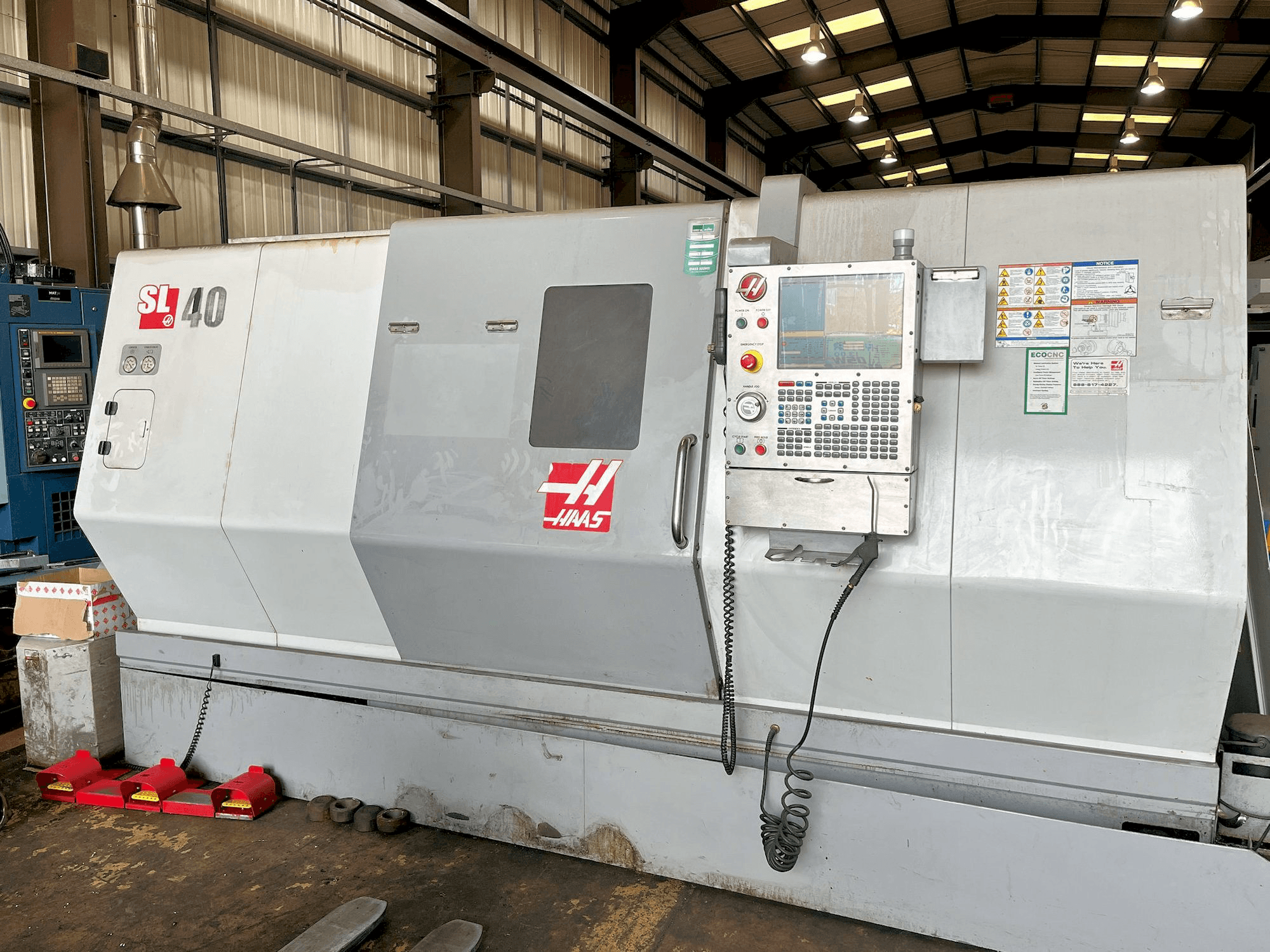 A HAAS SL-40 gép elölnézete
