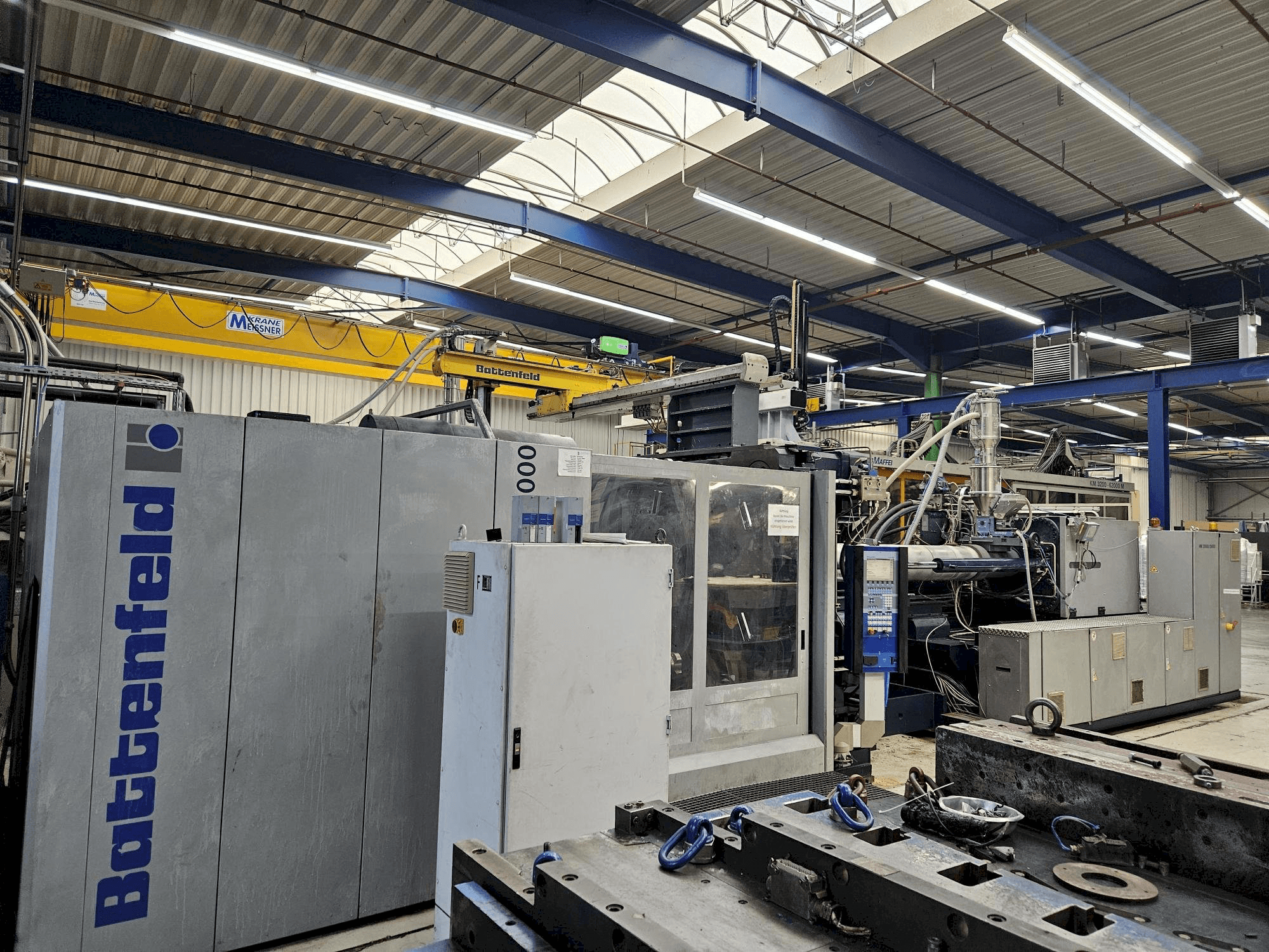 A Battenfeld HM 10000 gép elölnézete