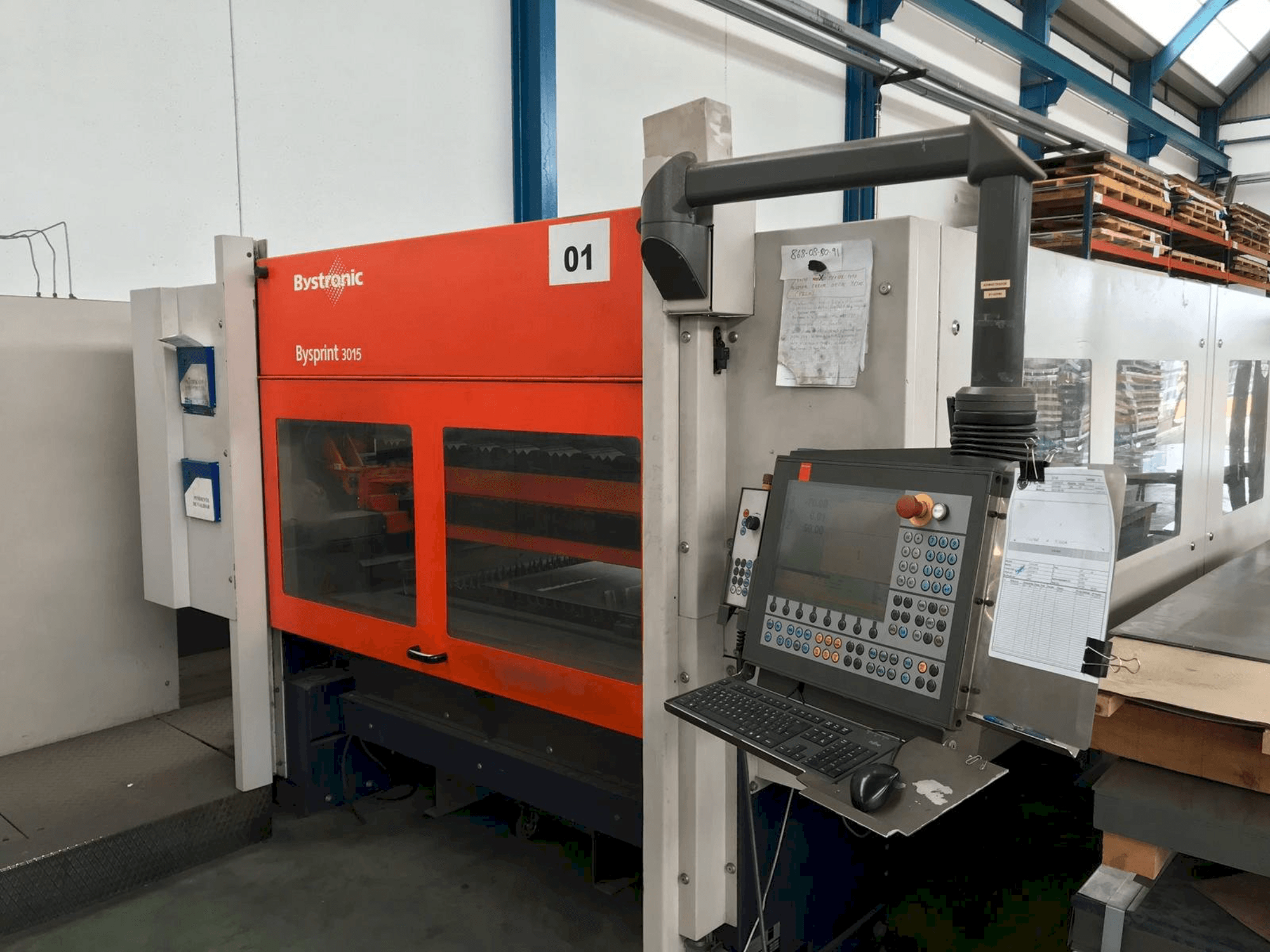 A Bystronic Bysprint 3015 gép elölnézete