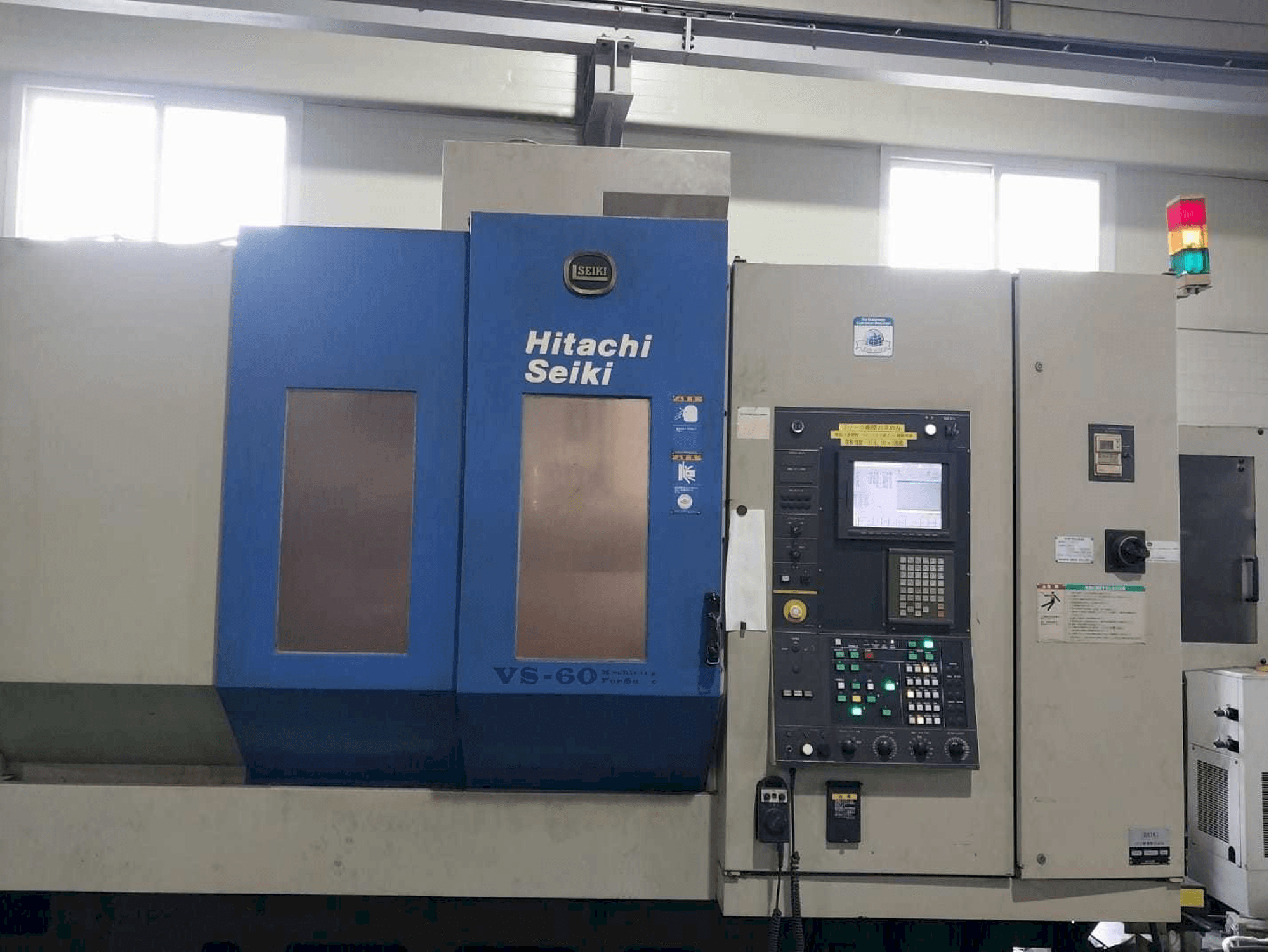 A HITACHI SEIKI VS60 gép elölnézete