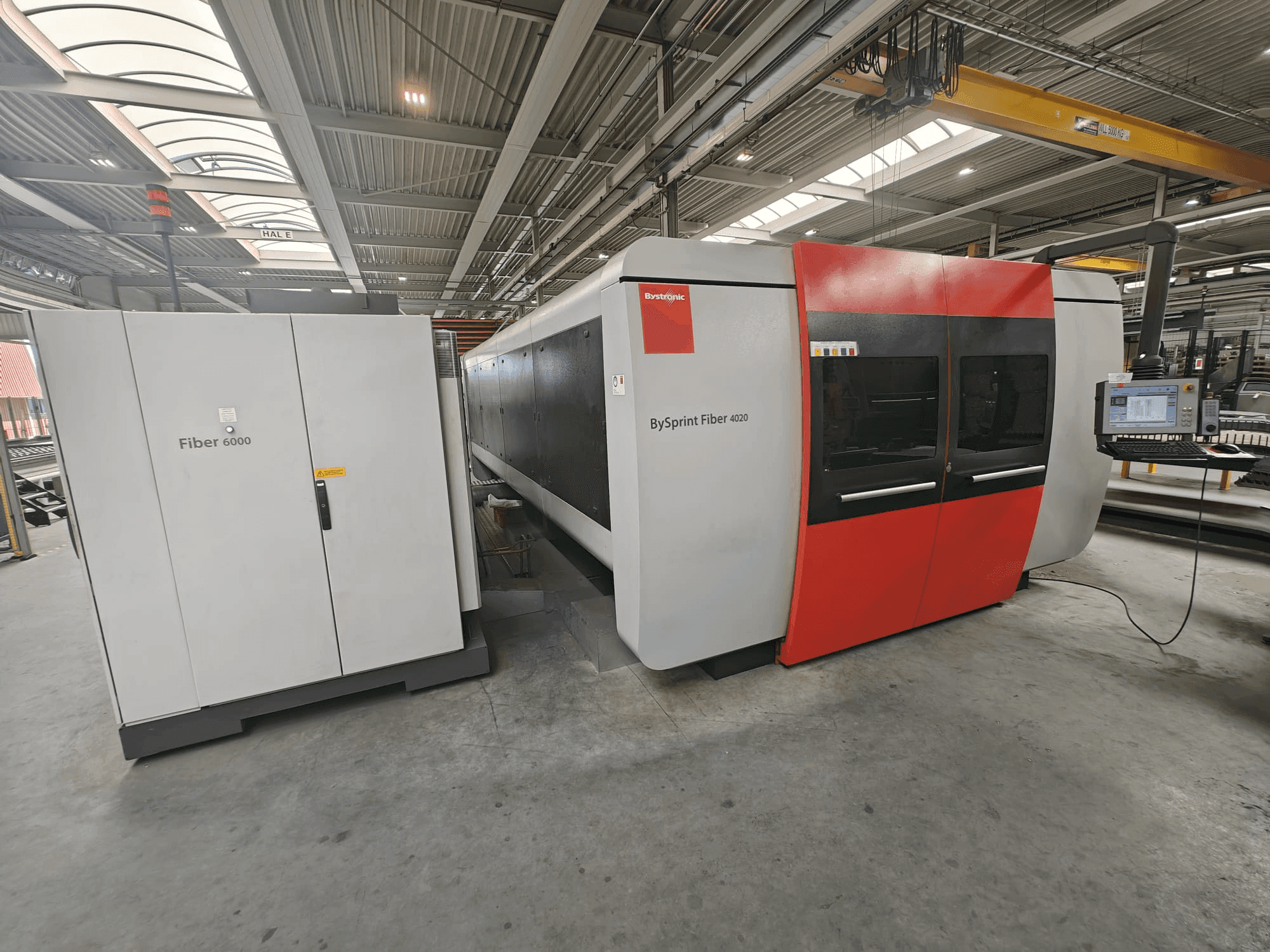 A Bystronic BySprint Fiber 4020 + ByTrans Extended 4020 gép elölnézete