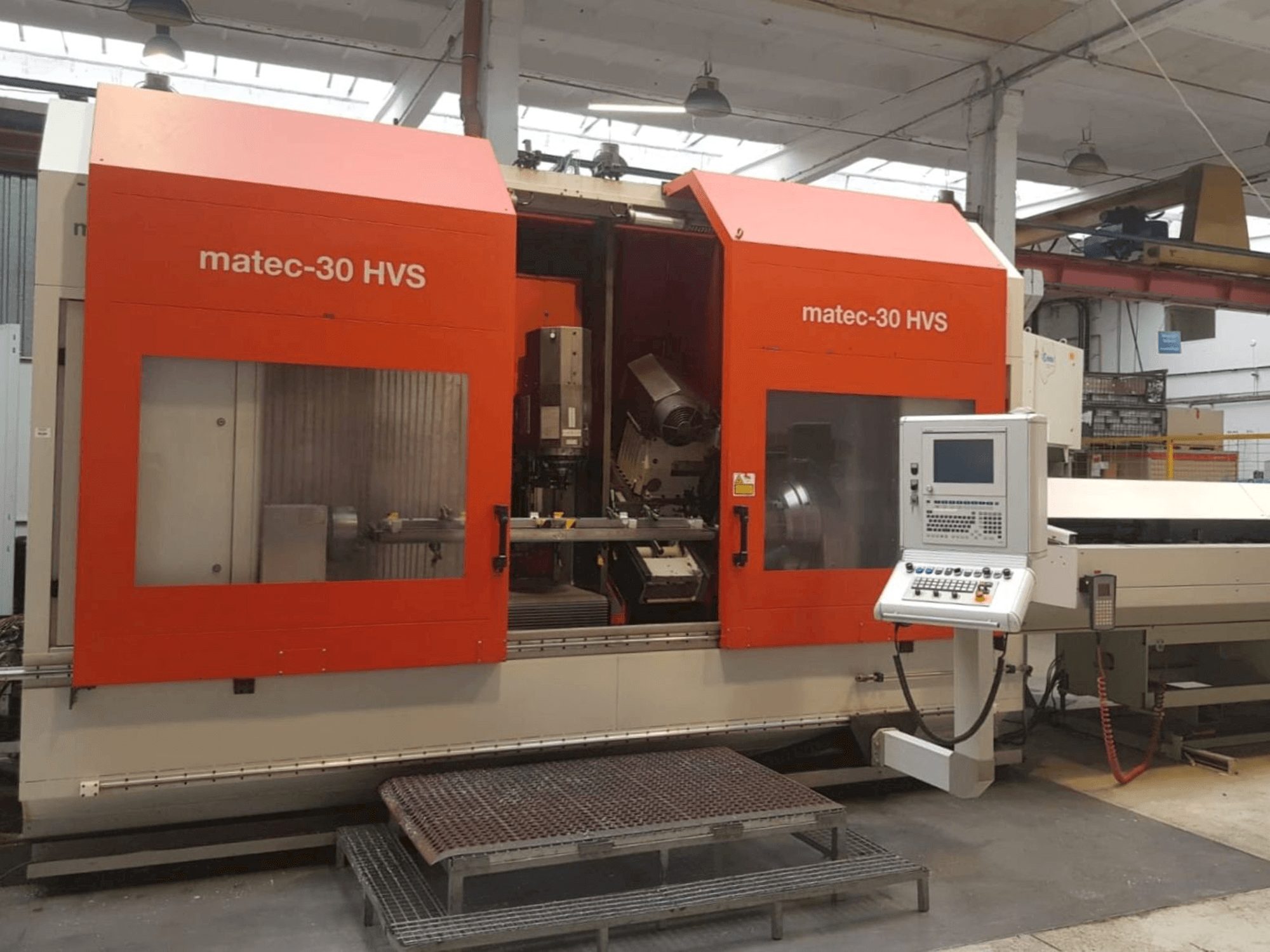 A Matec 30 HVS gép elölnézete