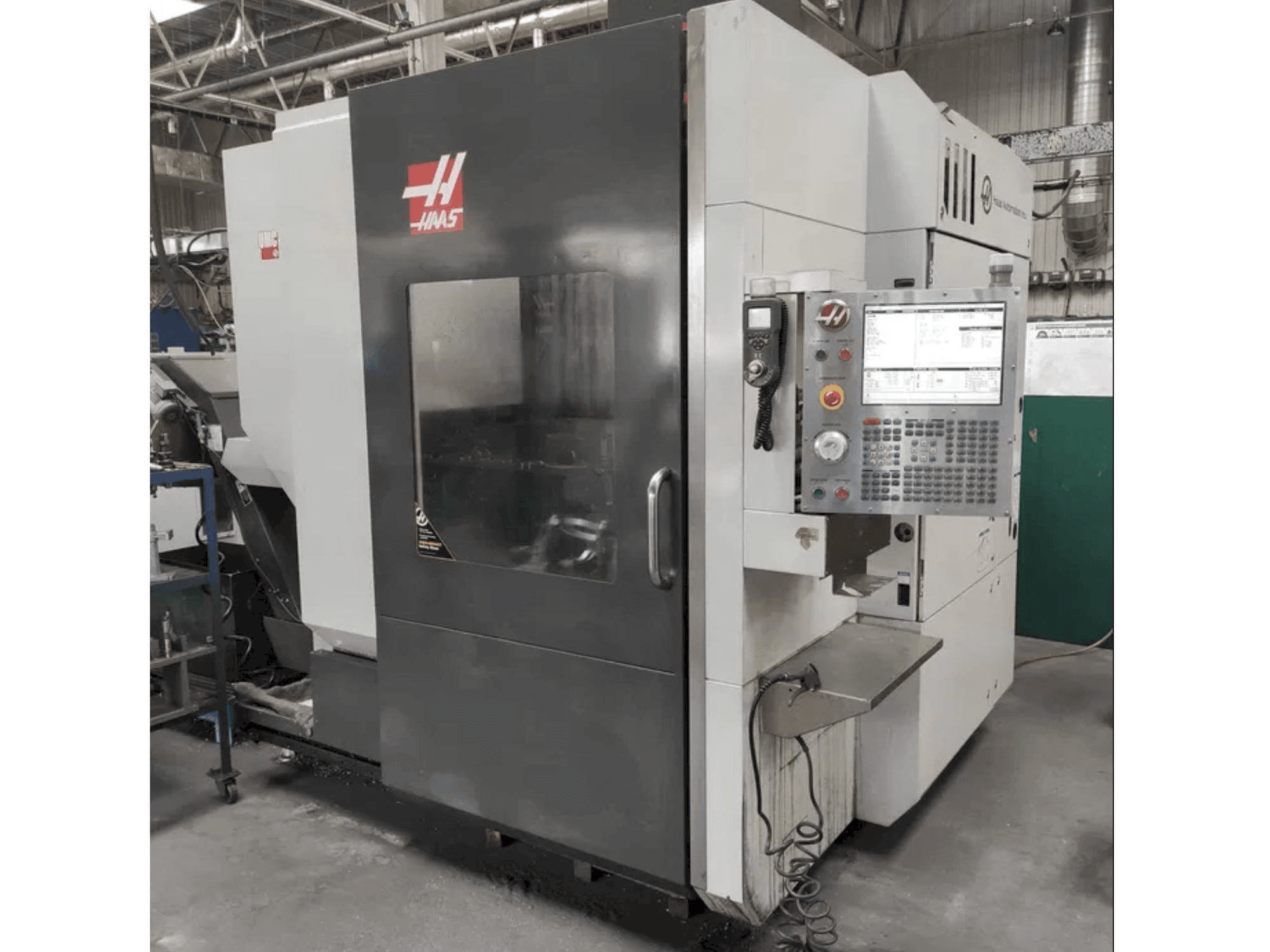 A HAAS UMC-750 gép elölnézete