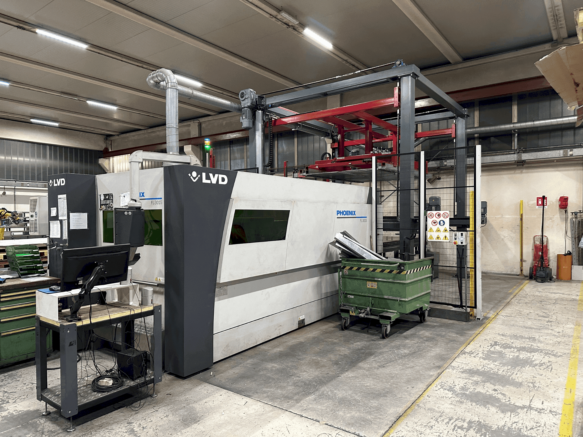 A LVD Phoenix FL 3015 gép elölnézete