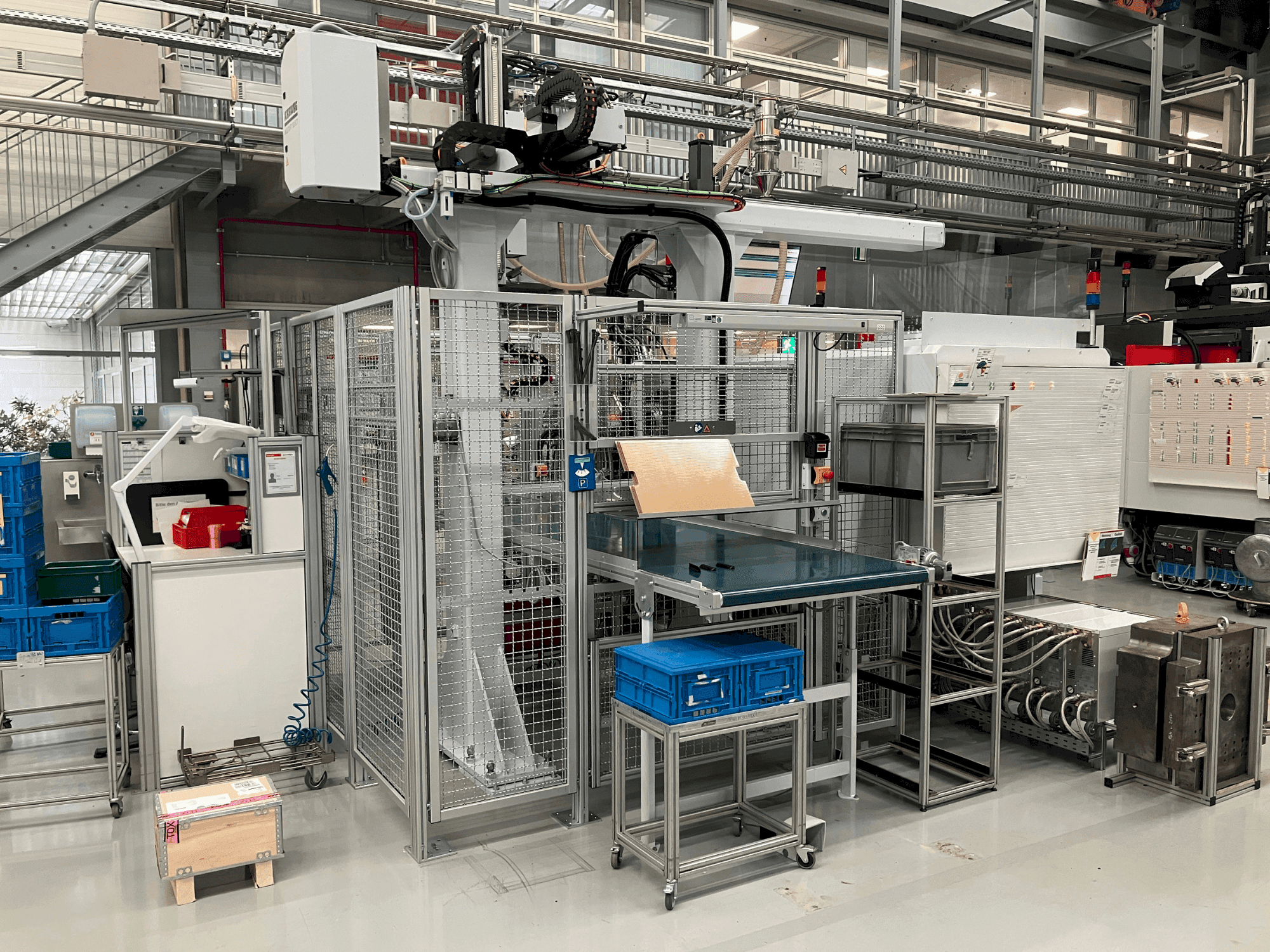 A Arburg Allrounder 520 S 1600-400/170 gép elölnézete