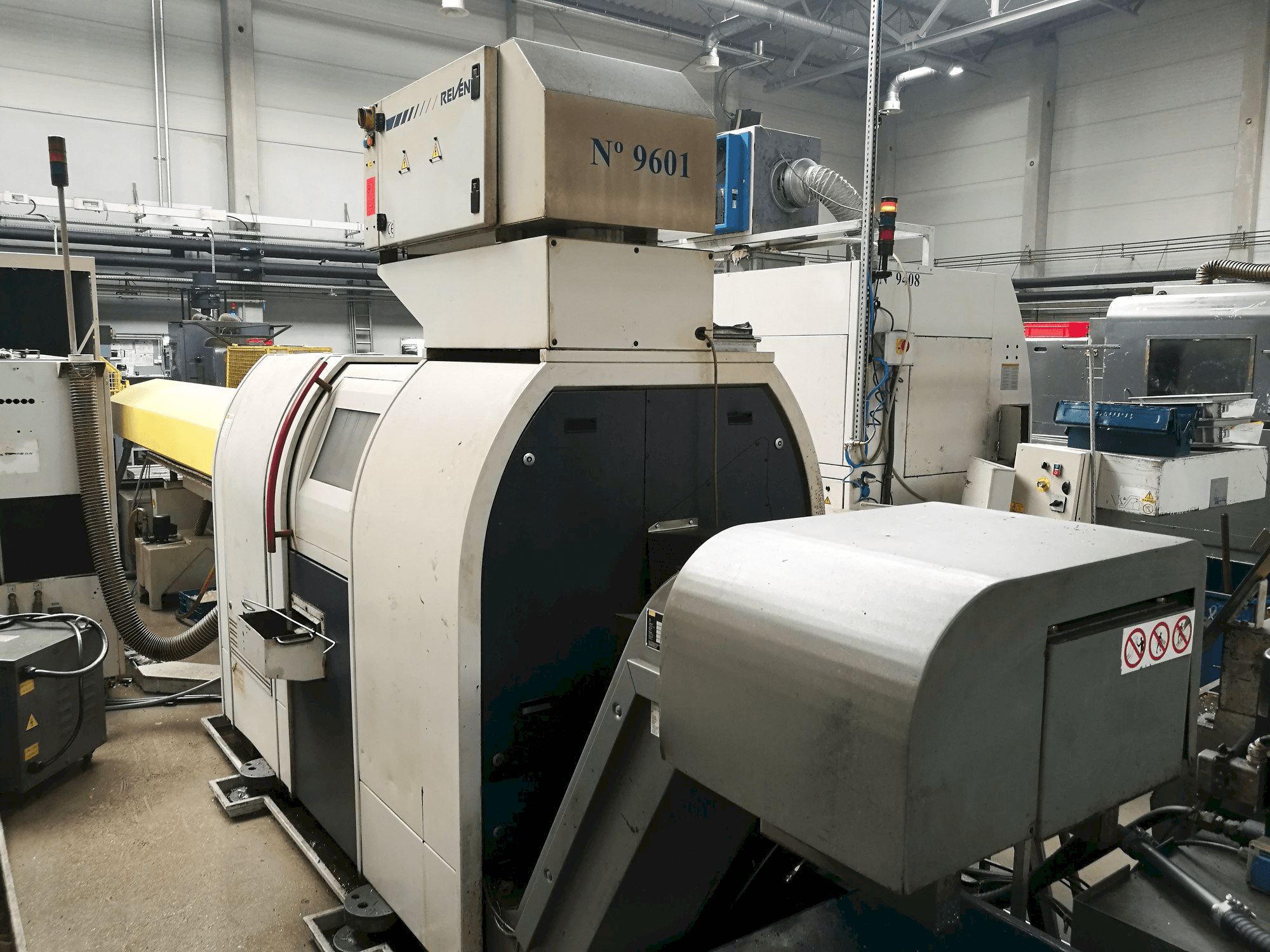 A TRAUB TNL 16/26 gép elölnézete