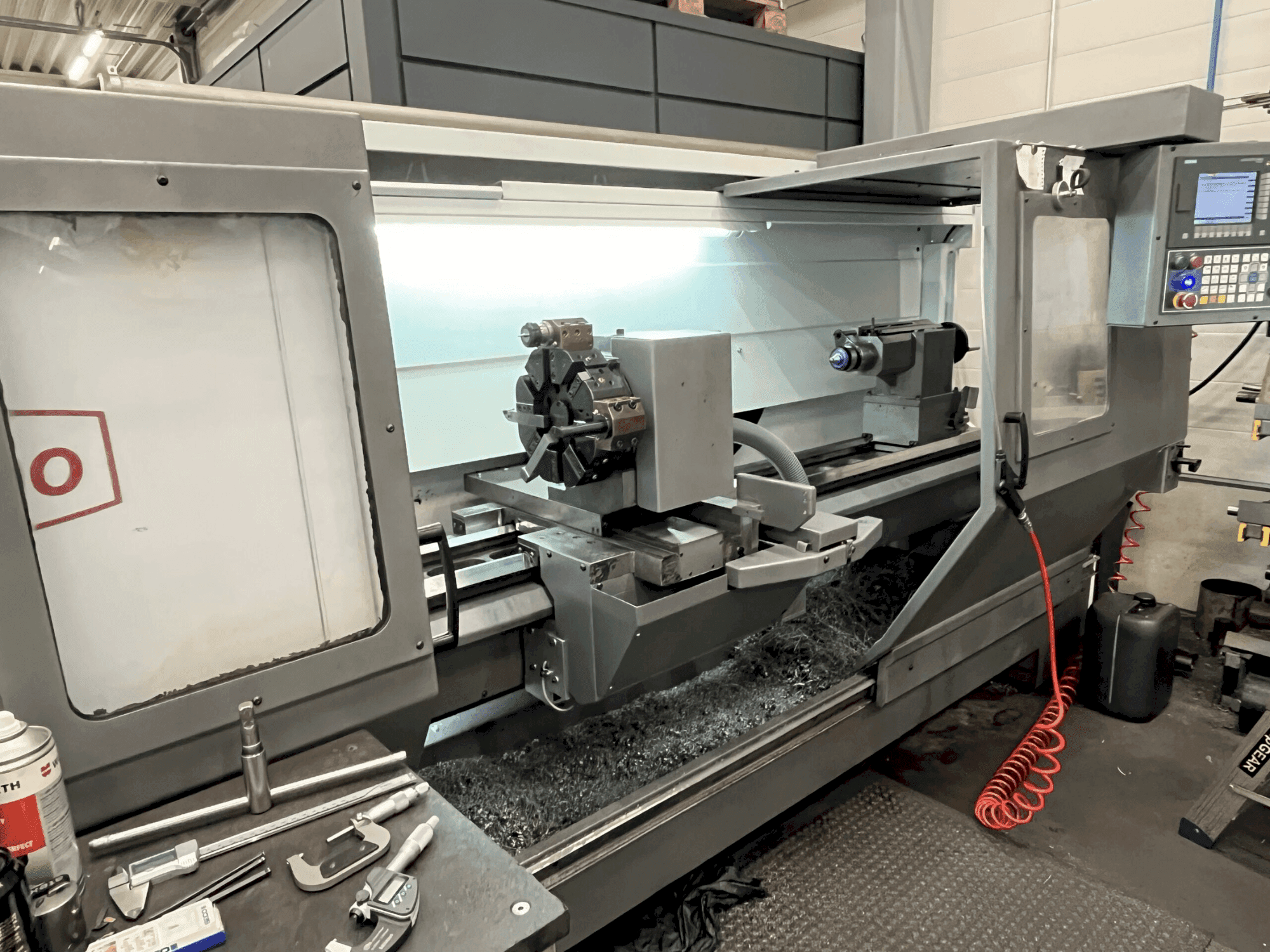 A Pinacho SE 325/2000 gép elölnézete