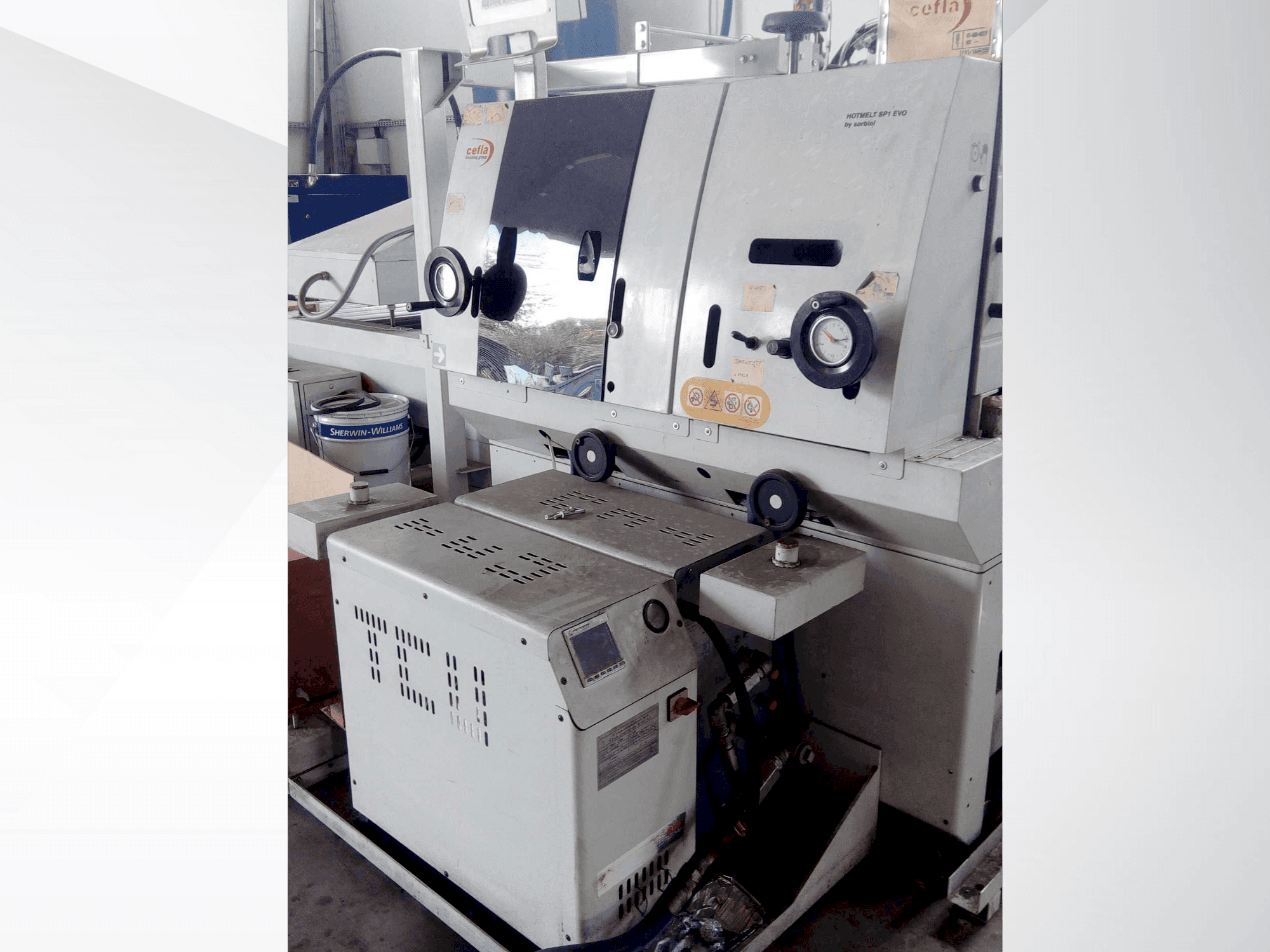 A CEFLA Hotmelt SP1-EVO gép elölnézete