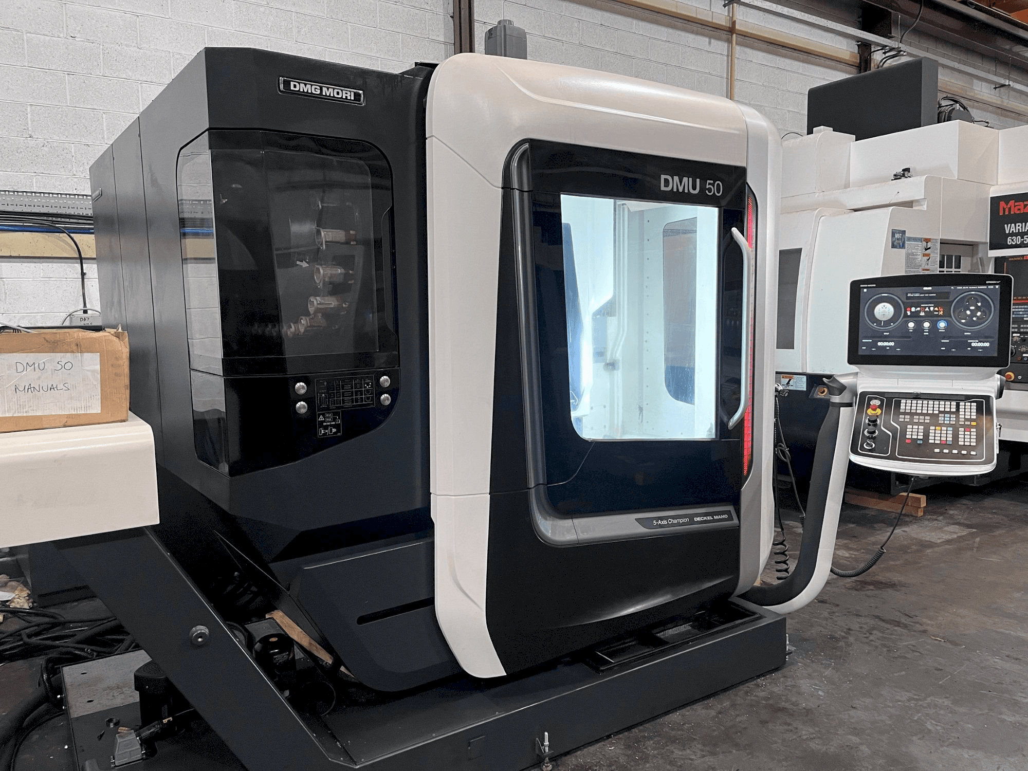 A DMG DMU 50 gép elölnézete