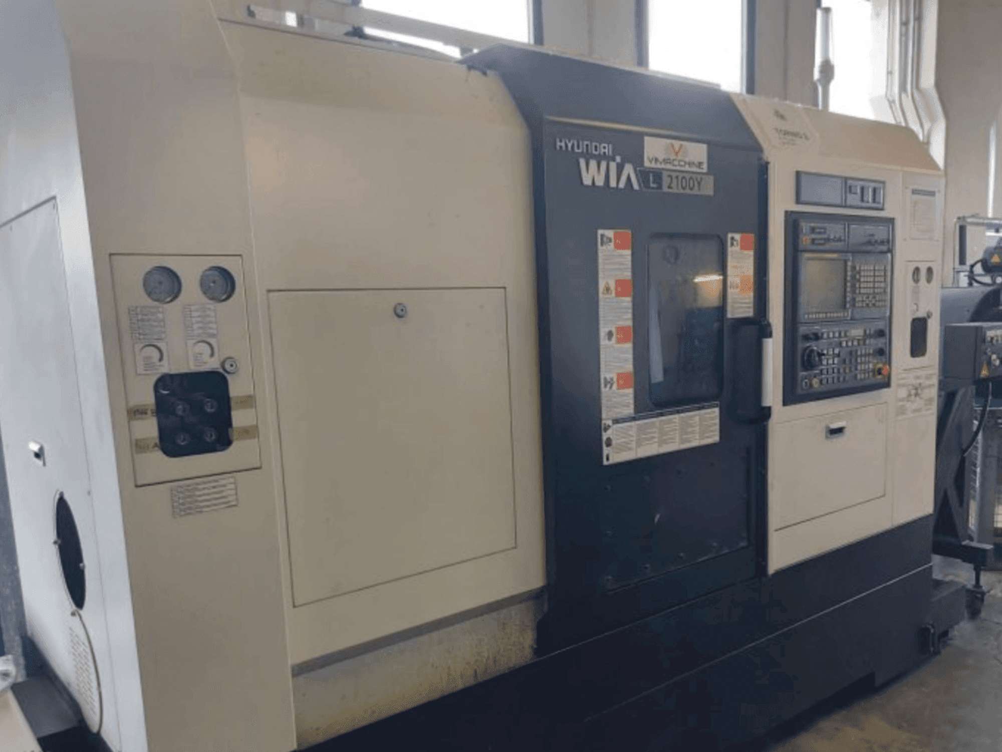 A Hyundai Wia L2100Y gép elölnézete