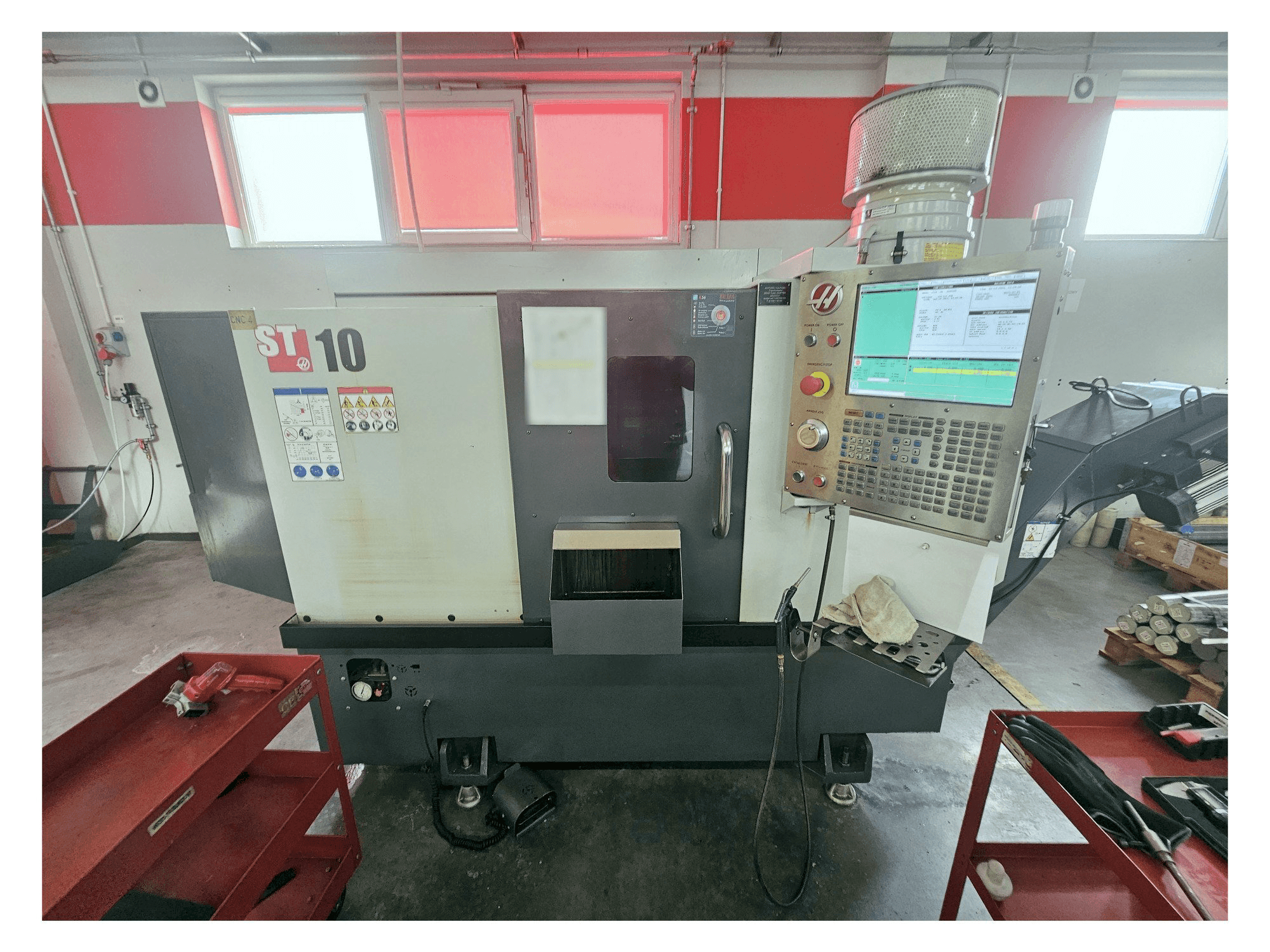 A HAAS ST-10 gép elölnézete