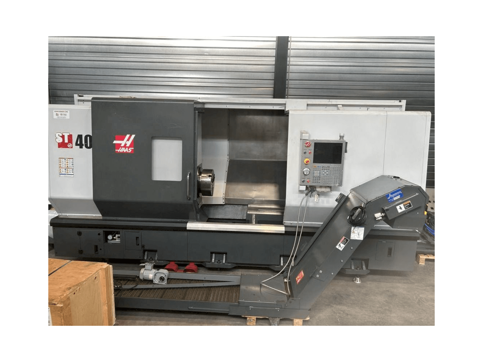 A HAAS ST-40 gép elölnézete