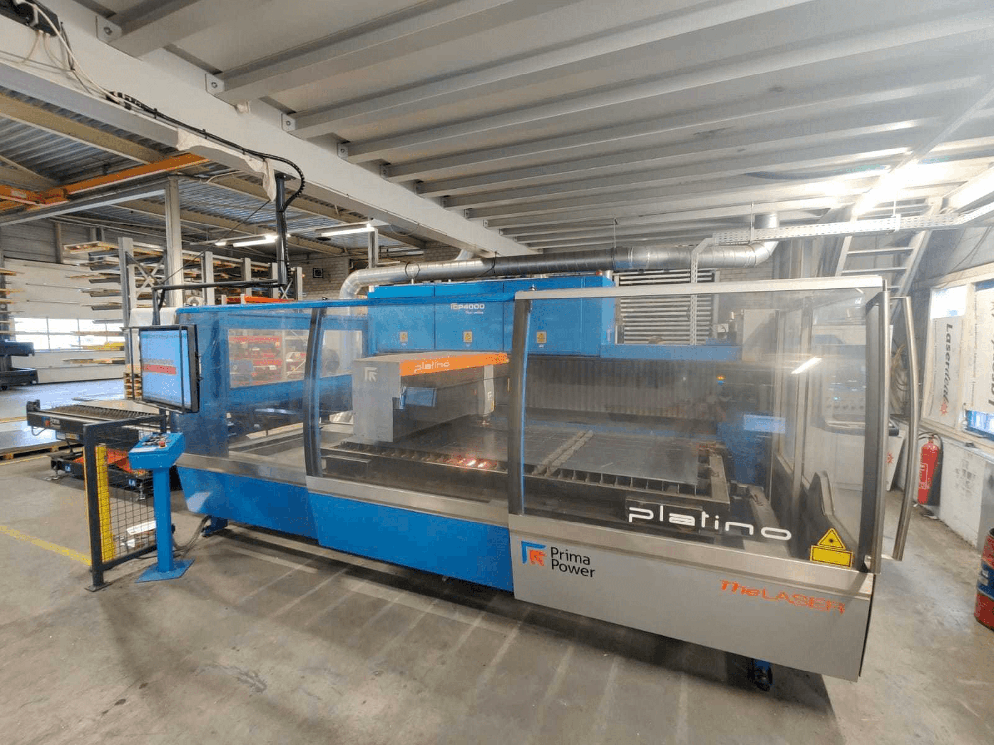A Prima Industrie Platino 1530 gép elölnézete