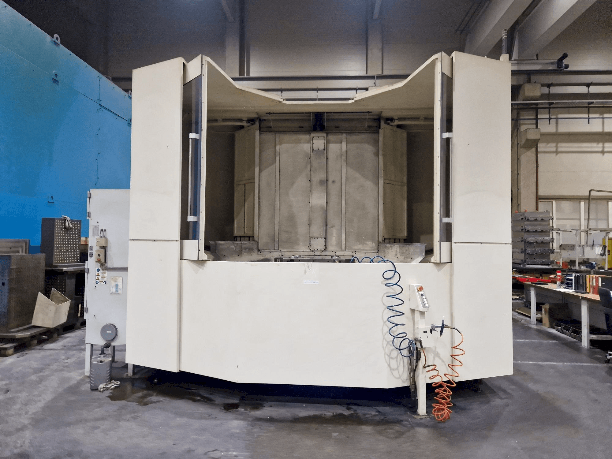 A Makino a120nx gép elölnézete